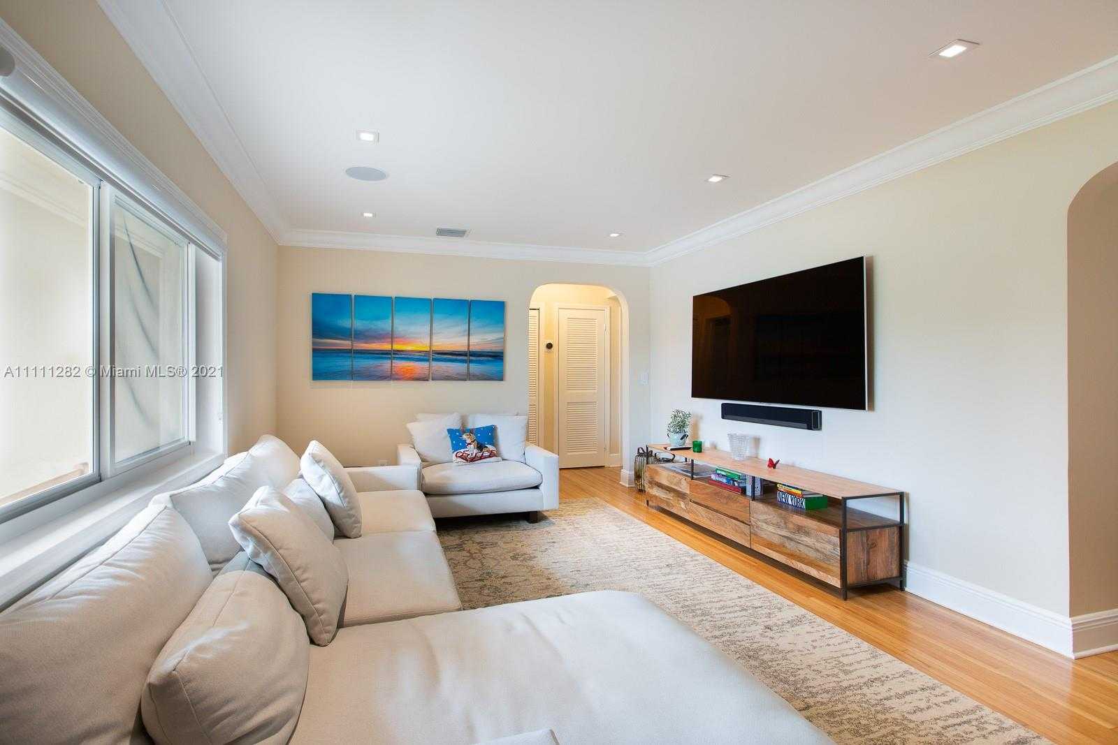 Small Image of 3910 SOUTH WEST 60TH PL, Miami Number 6