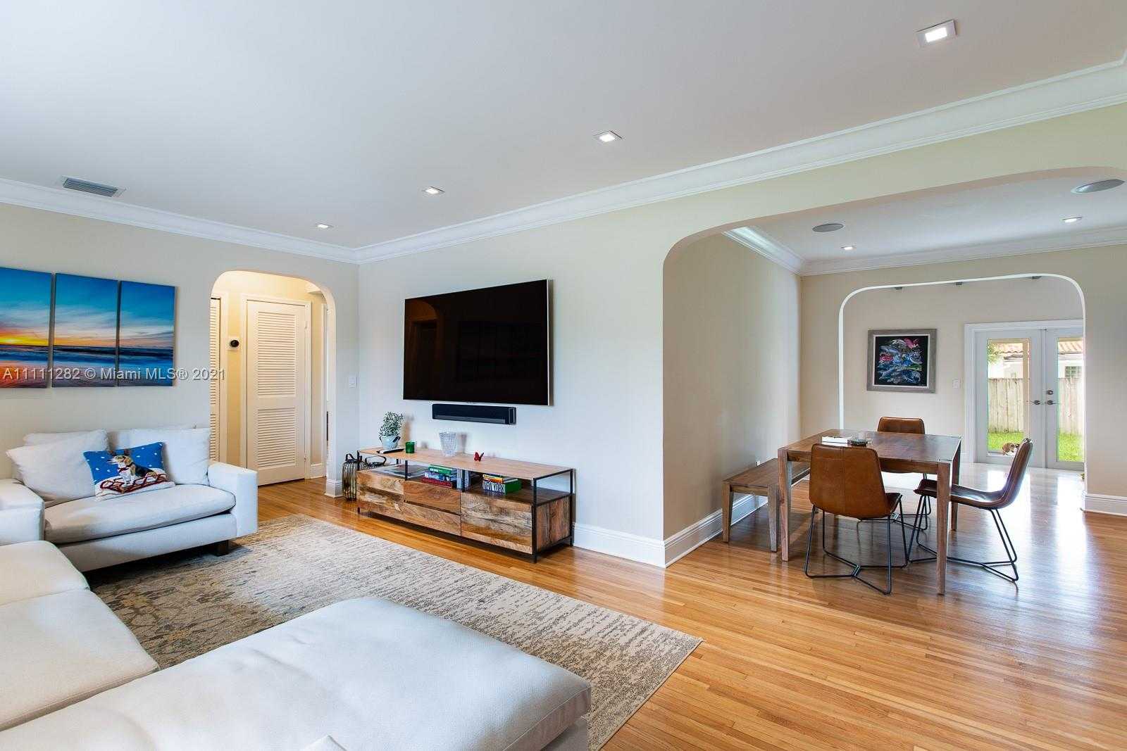 Small Image of 3910 SOUTH WEST 60TH PL, Miami Number 7