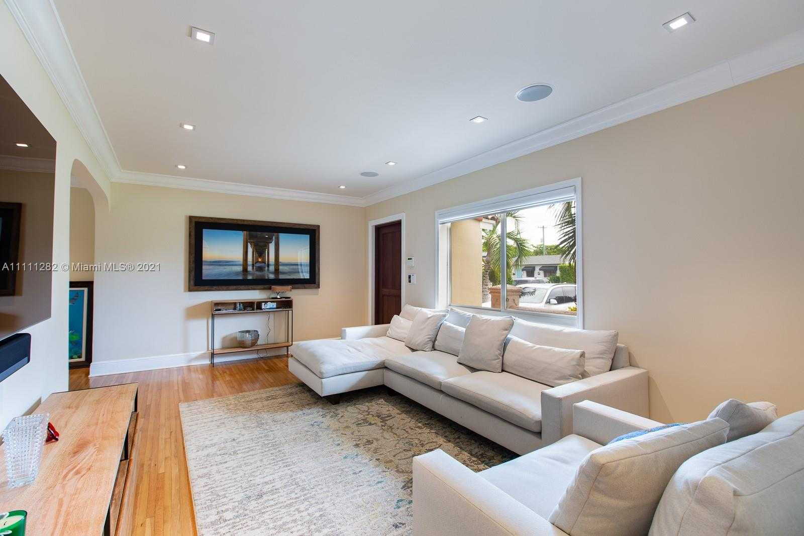 Small Image of 3910 SOUTH WEST 60TH PL, Miami Number 8