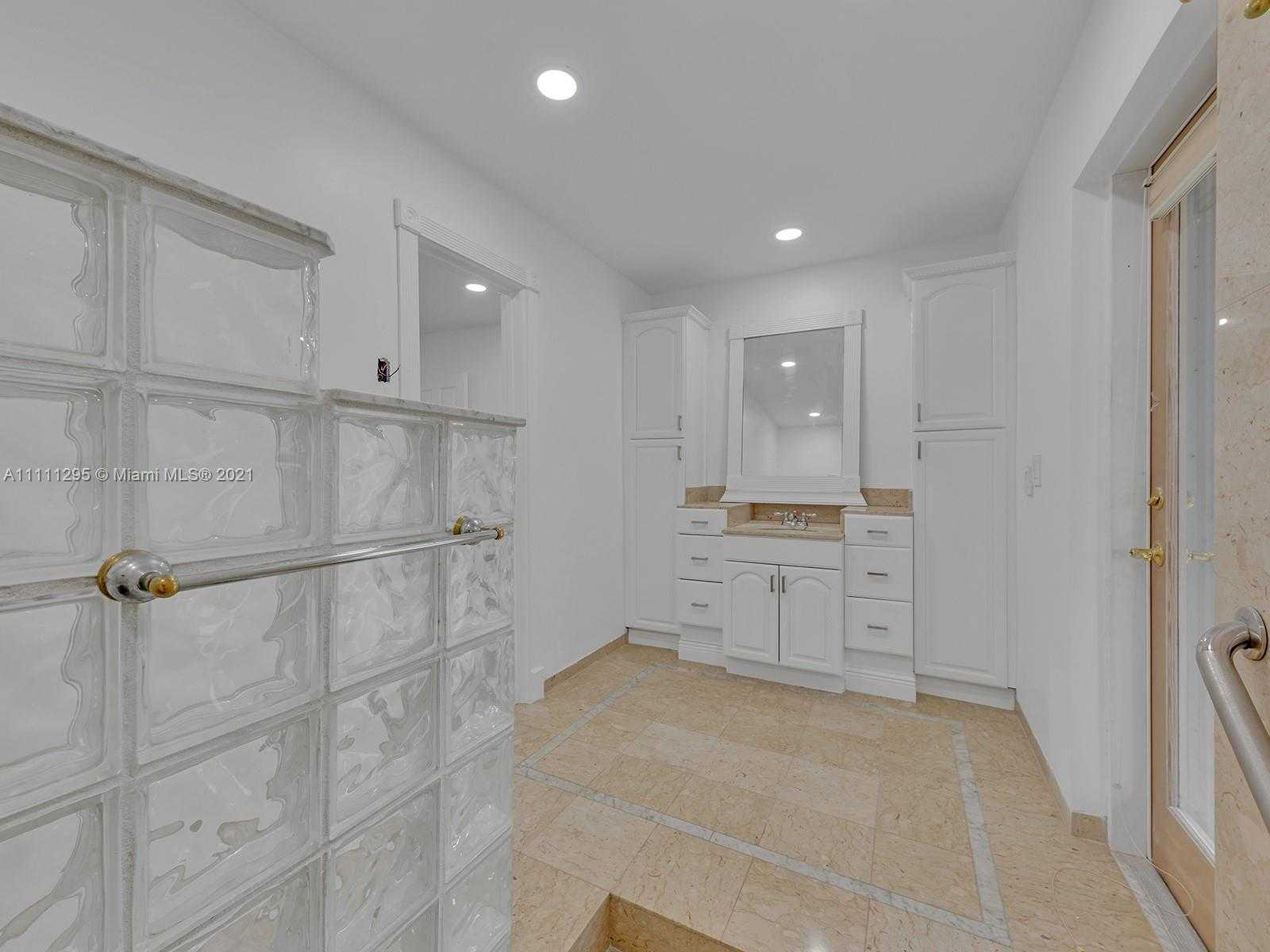 Small Image of 907 WASHINGTON ST, Hollywood Number 13