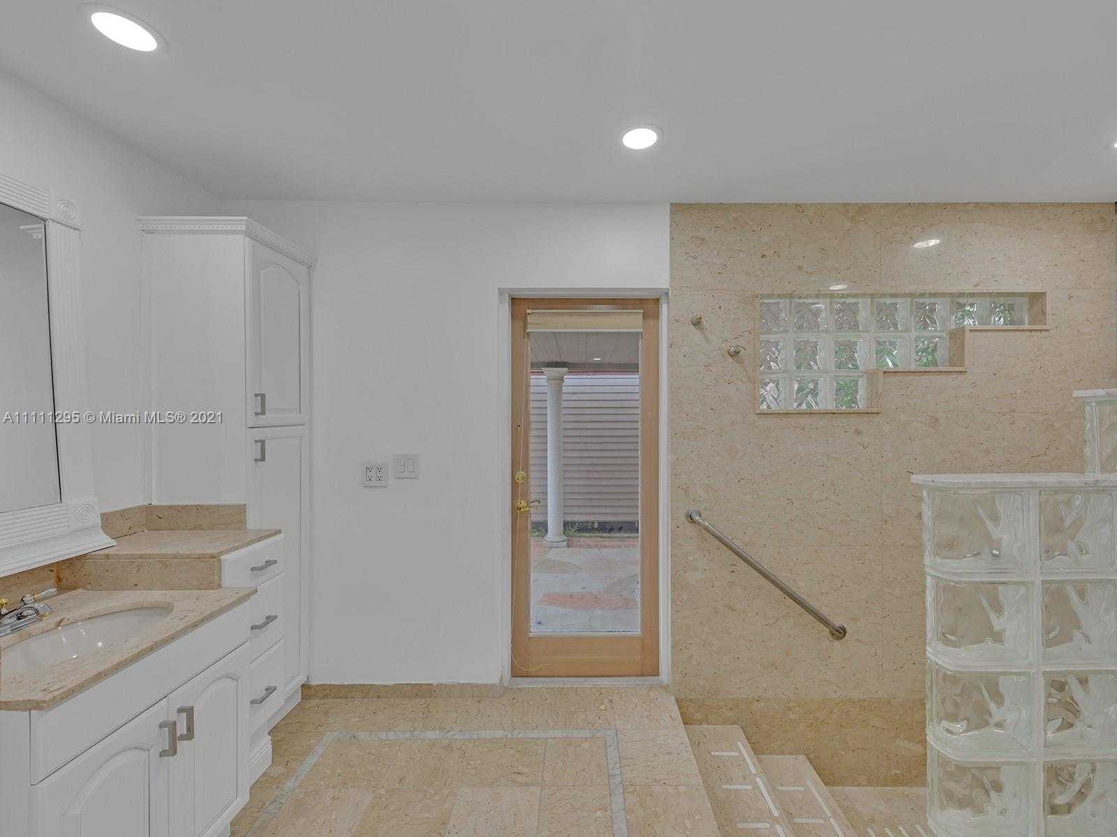 Small Image of 907 WASHINGTON ST, Hollywood Number 15