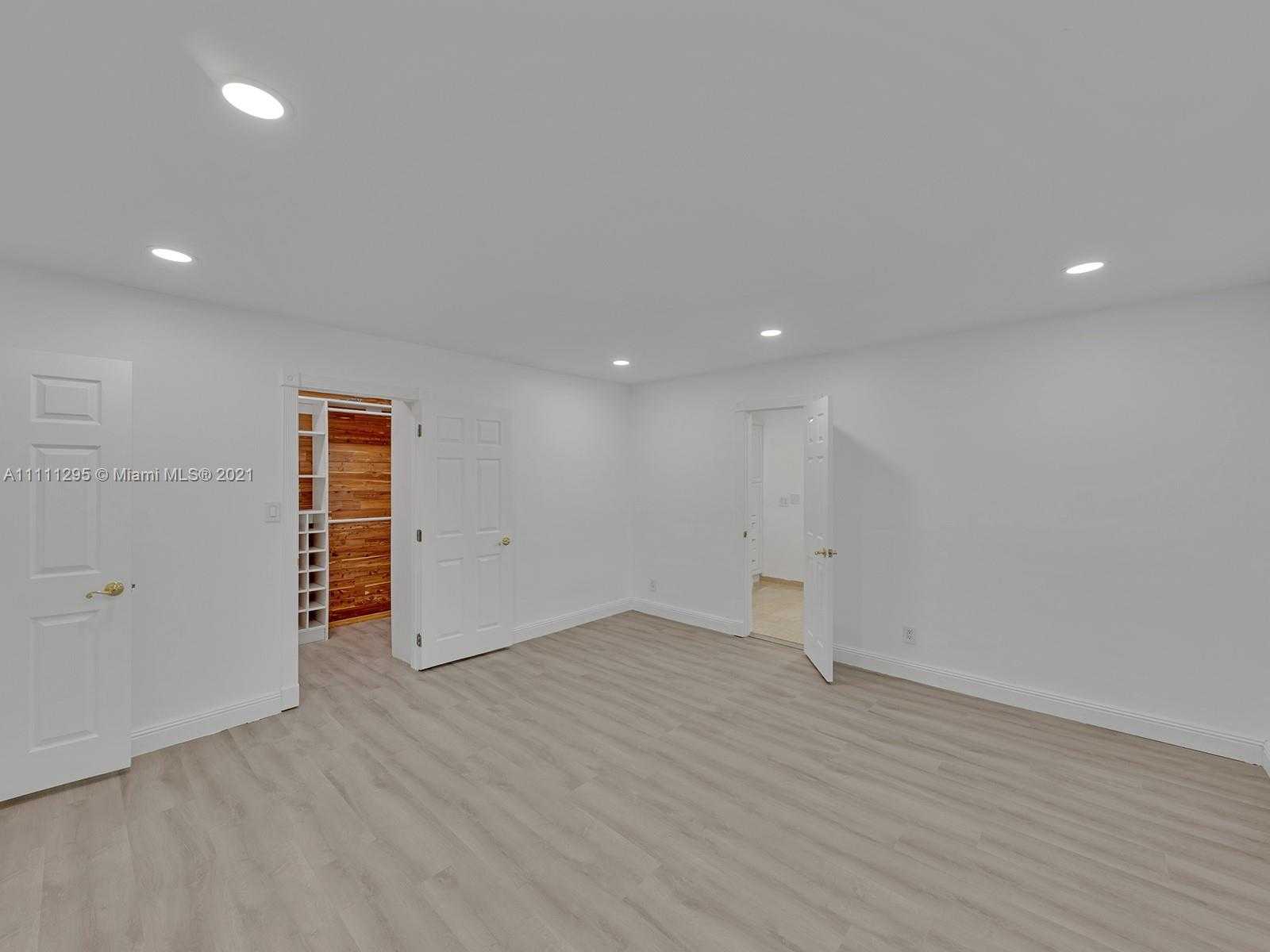 Small Image of 907 WASHINGTON ST, Hollywood Number 16