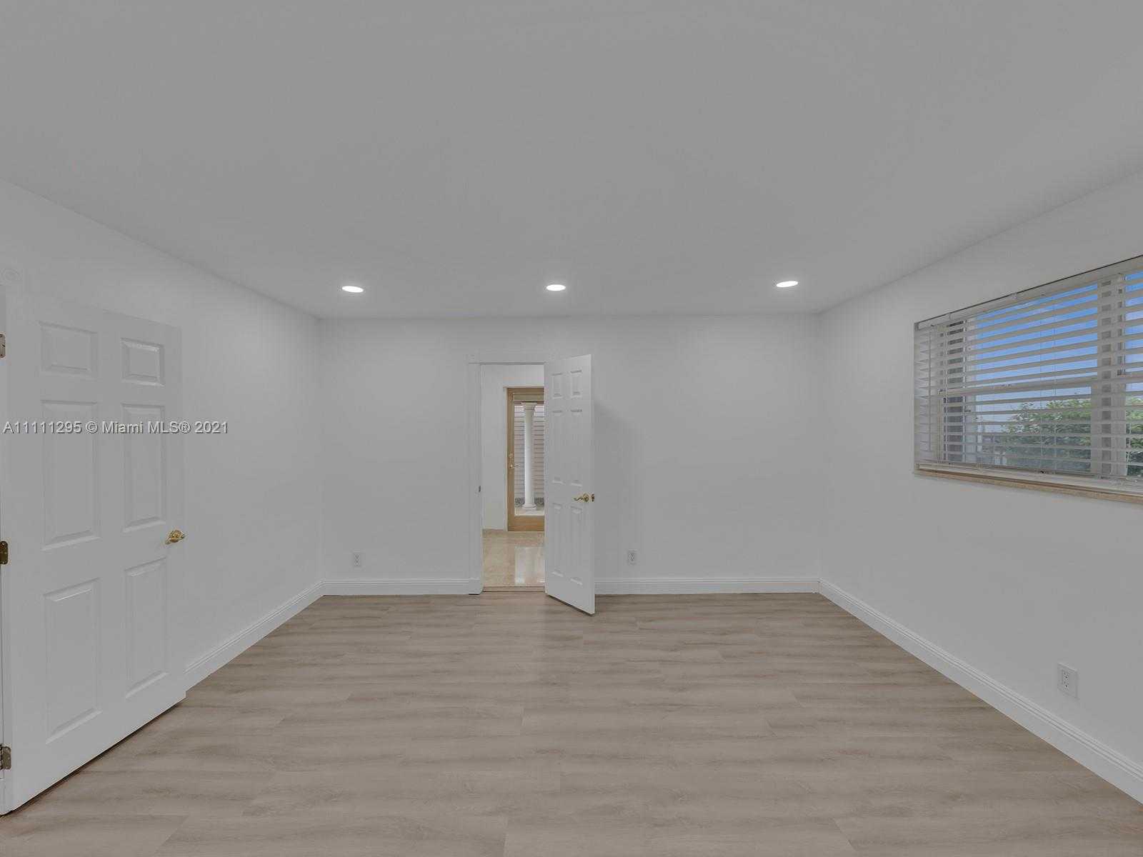 Small Image of 907 WASHINGTON ST, Hollywood Number 17
