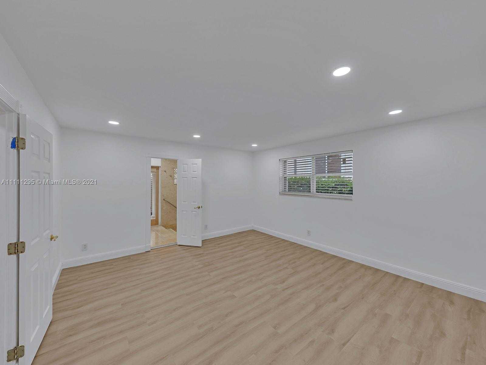 Small Image of 907 WASHINGTON ST, Hollywood Number 18