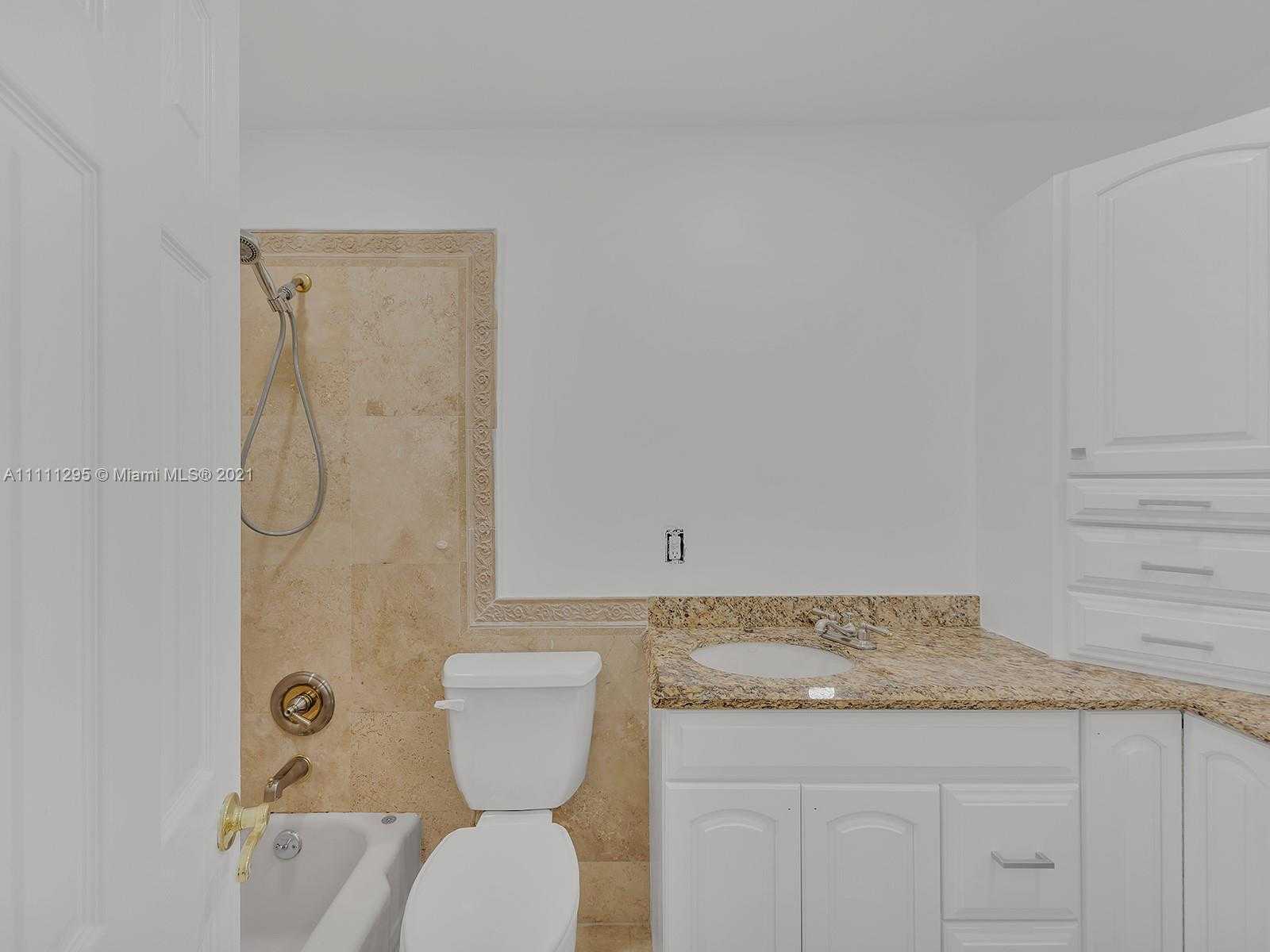 Small Image of 907 WASHINGTON ST, Hollywood Number 19