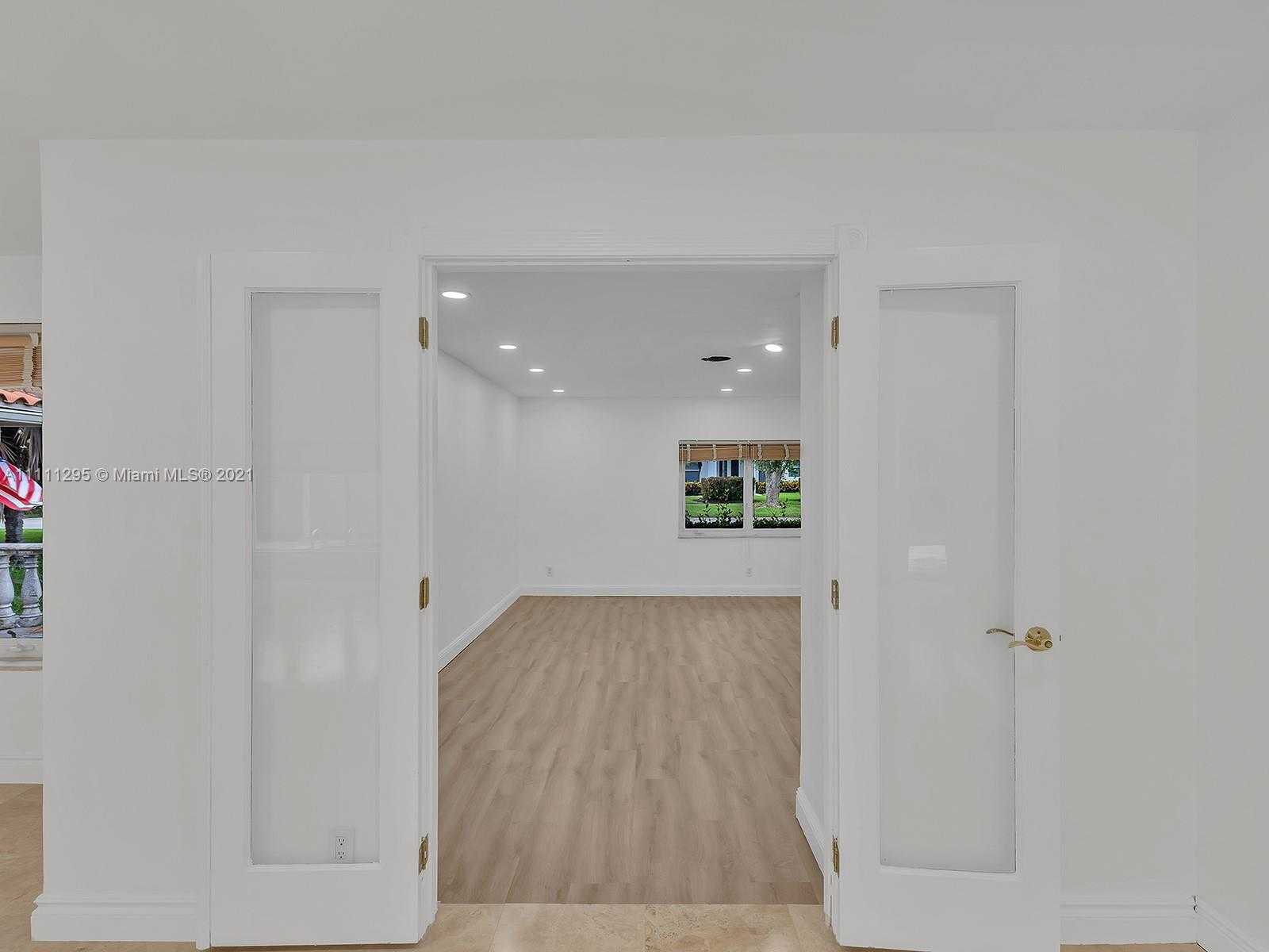 Small Image of 907 WASHINGTON ST, Hollywood Number 22