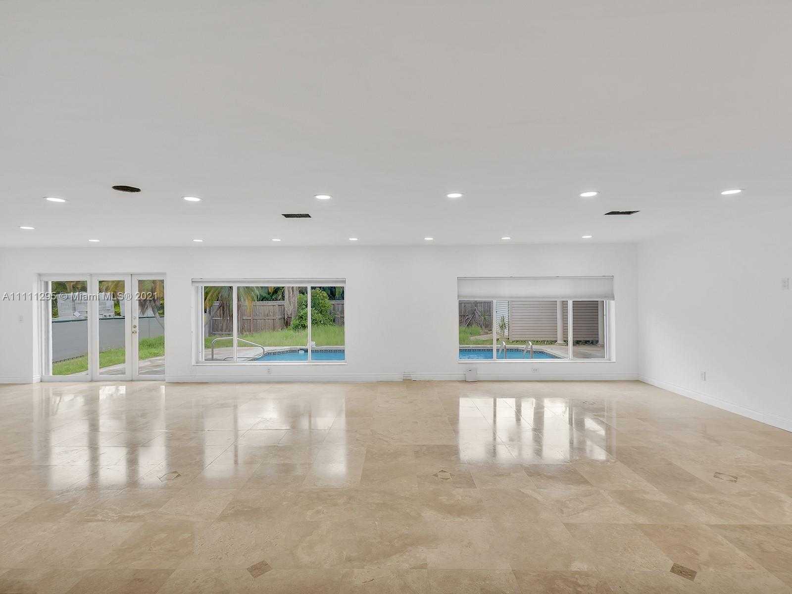 Small Image of 907 WASHINGTON ST, Hollywood Number 3