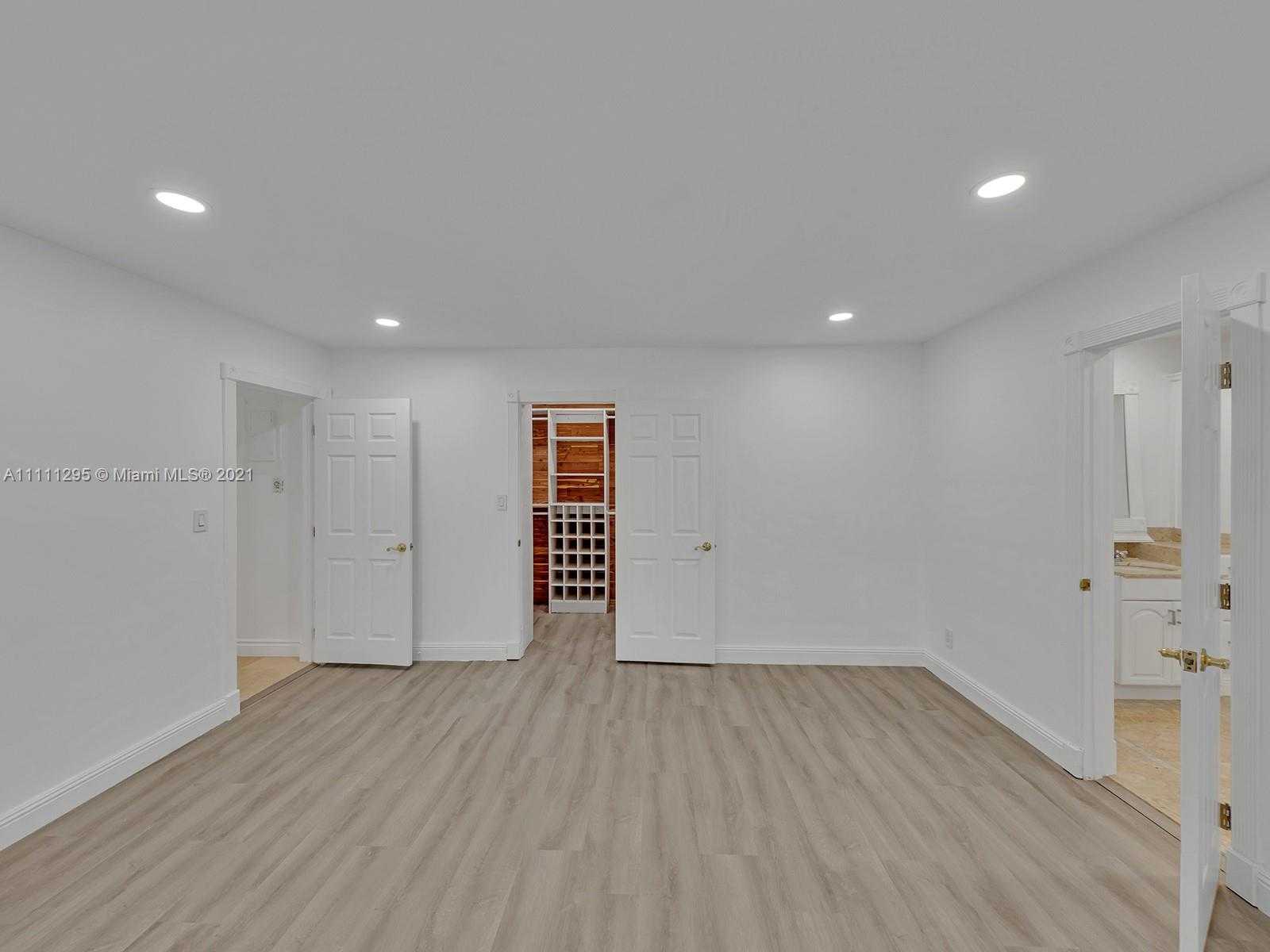 Small Image of 907 WASHINGTON ST, Hollywood Number 9