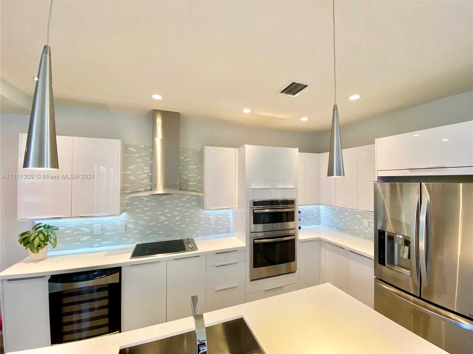 Small Image of 6328 NORTH WEST 105TH PL #., Doral Number 8