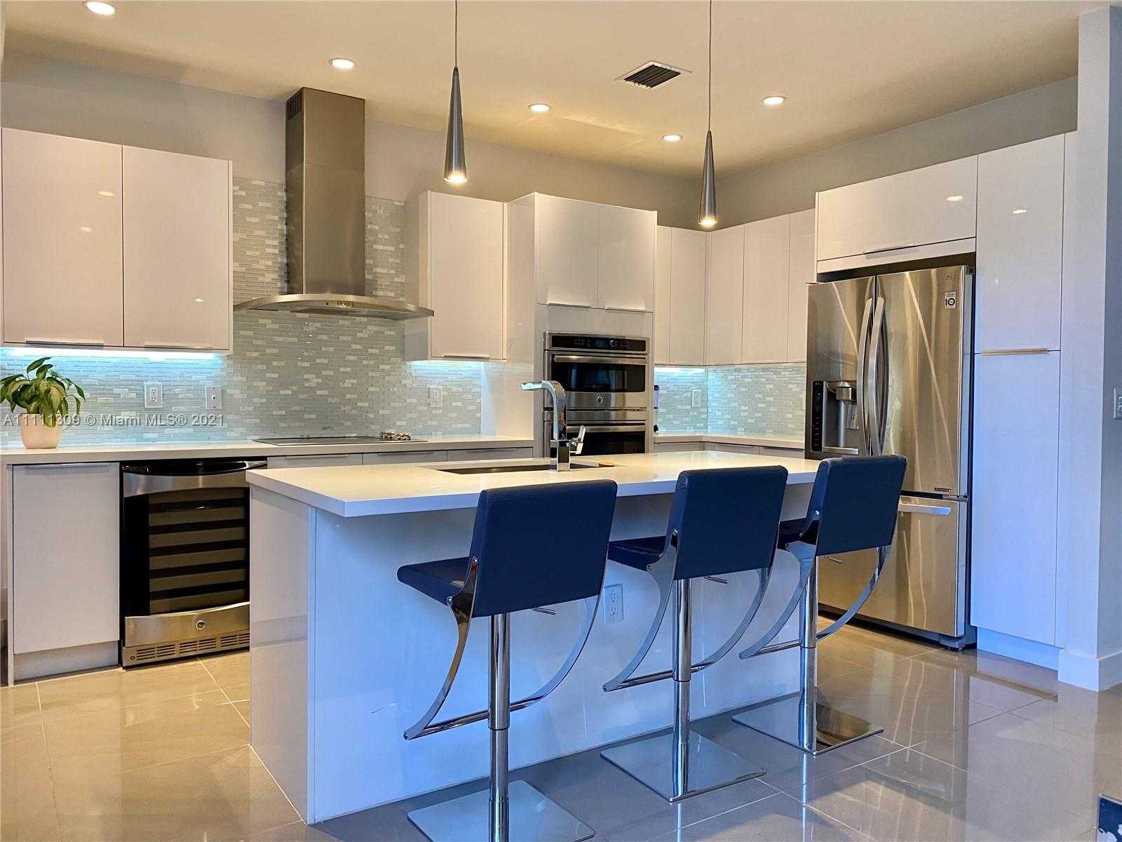 Small Image of 6328 NORTH WEST 105TH PL #., Doral Number 9
