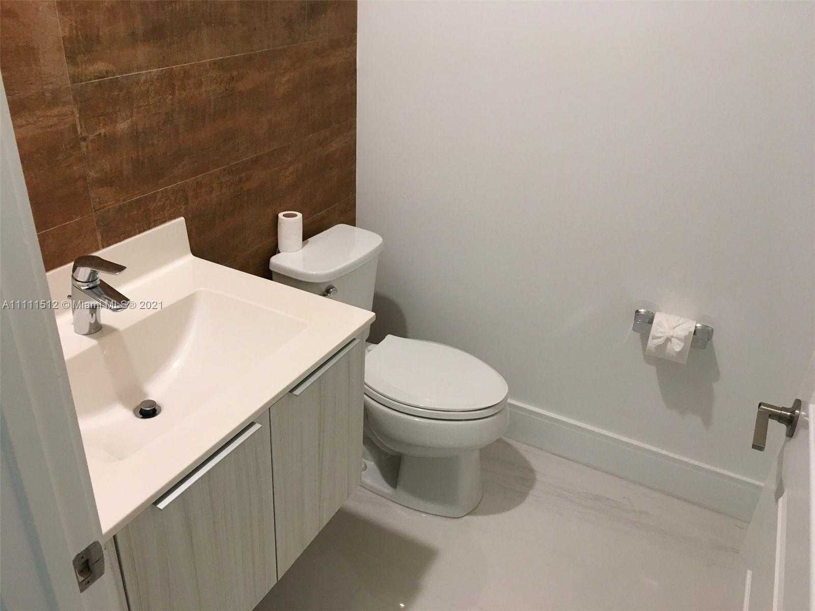 Small Image of 10500 NORTH WEST 78TH TER #10500, Doral Number 16