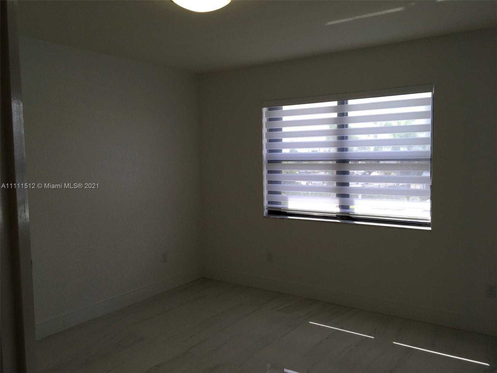 Small Image of 10500 NORTH WEST 78TH TER #10500, Doral Number 31