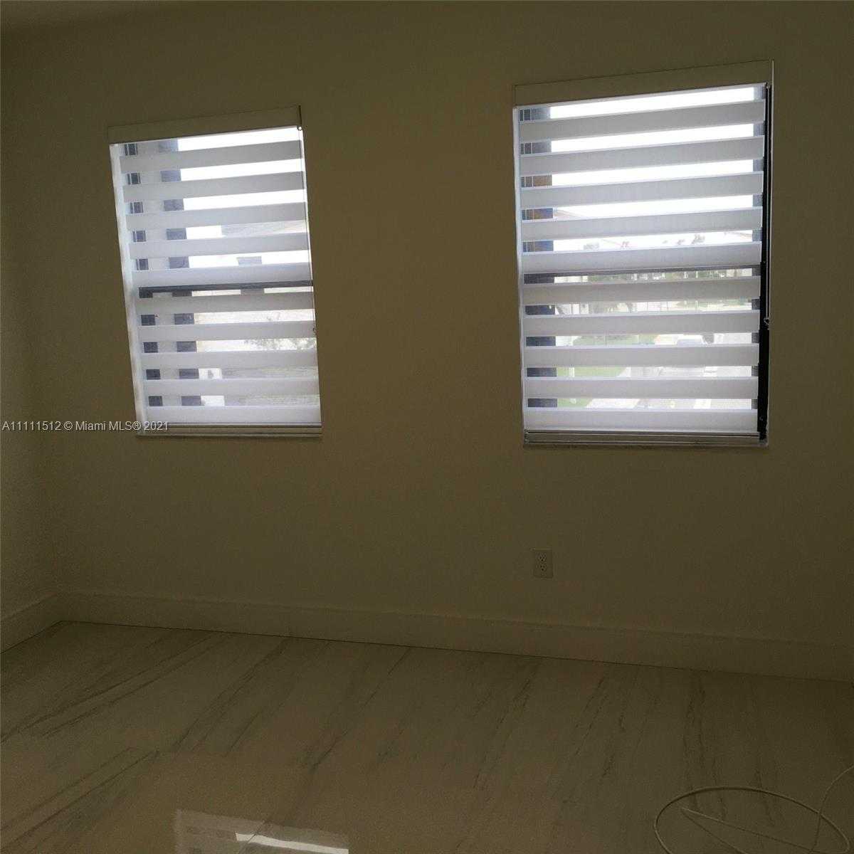 Small Image of 10500 NORTH WEST 78TH TER #10500, Doral Number 32