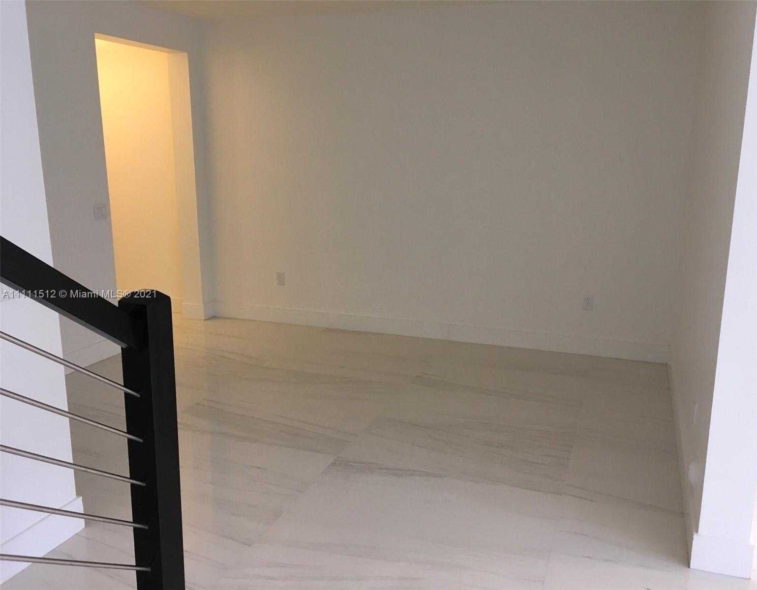 Small Image of 10500 NORTH WEST 78TH TER #10500, Doral Number 5