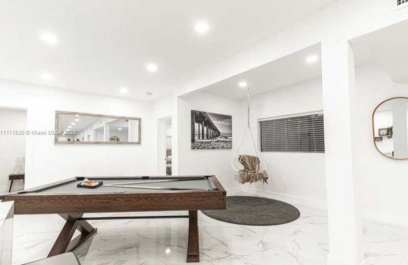 Small Image of 19310 NORTH EAST 19TH AVE, Miami Number 14