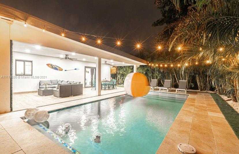 Small Image of 19310 NORTH EAST 19TH AVE, Miami Number 2