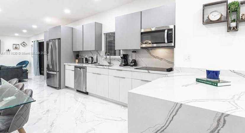Small Image of 19310 NORTH EAST 19TH AVE, Miami Number 25