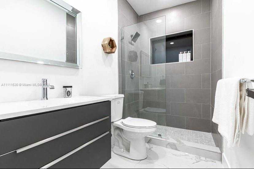 Small Image of 19310 NORTH EAST 19TH AVE, Miami Number 30