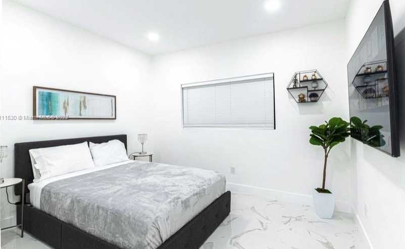 Small Image of 19310 NORTH EAST 19TH AVE, Miami Number 35