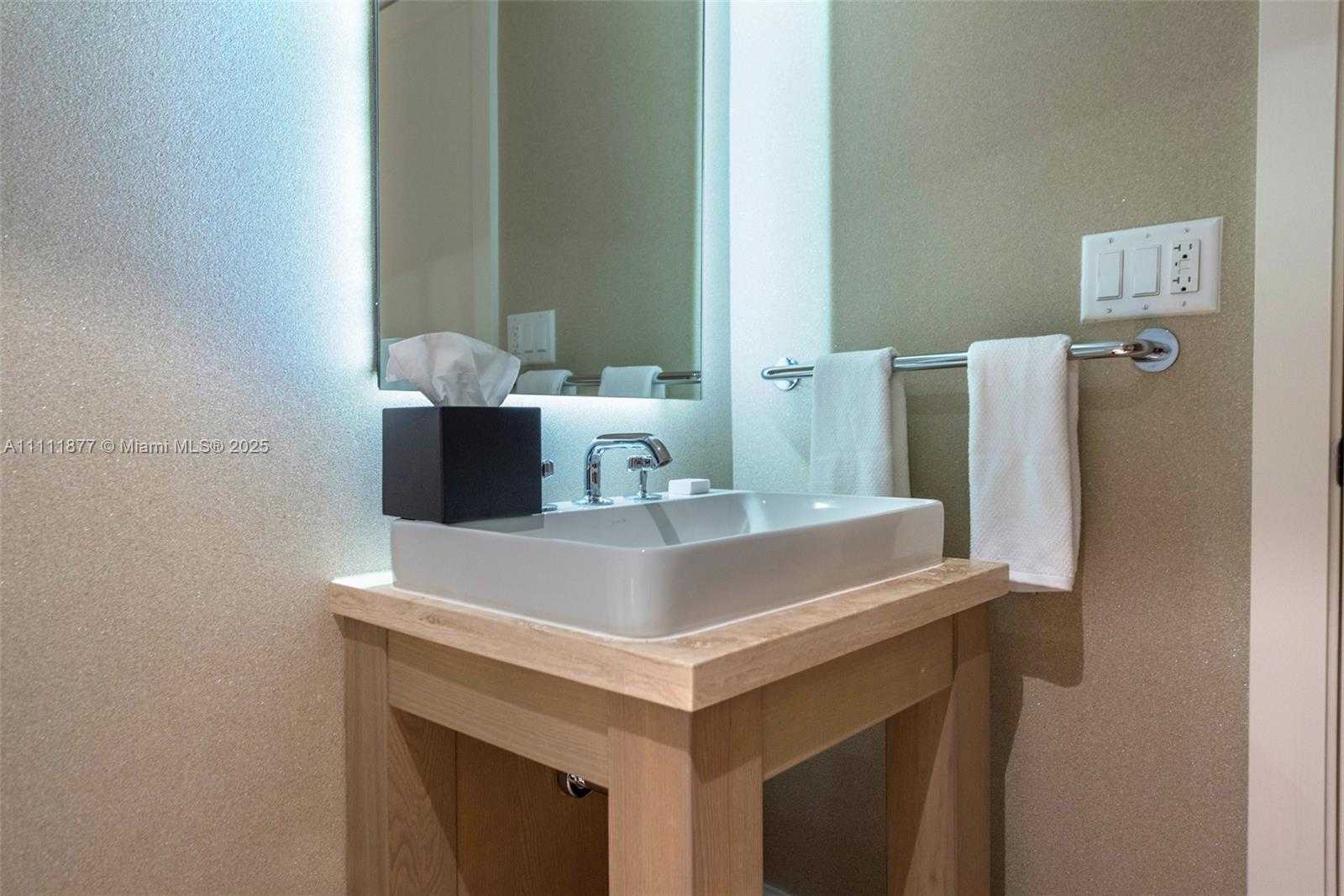 Small Image of 102 24TH ST #915, Miami Beach Number 12