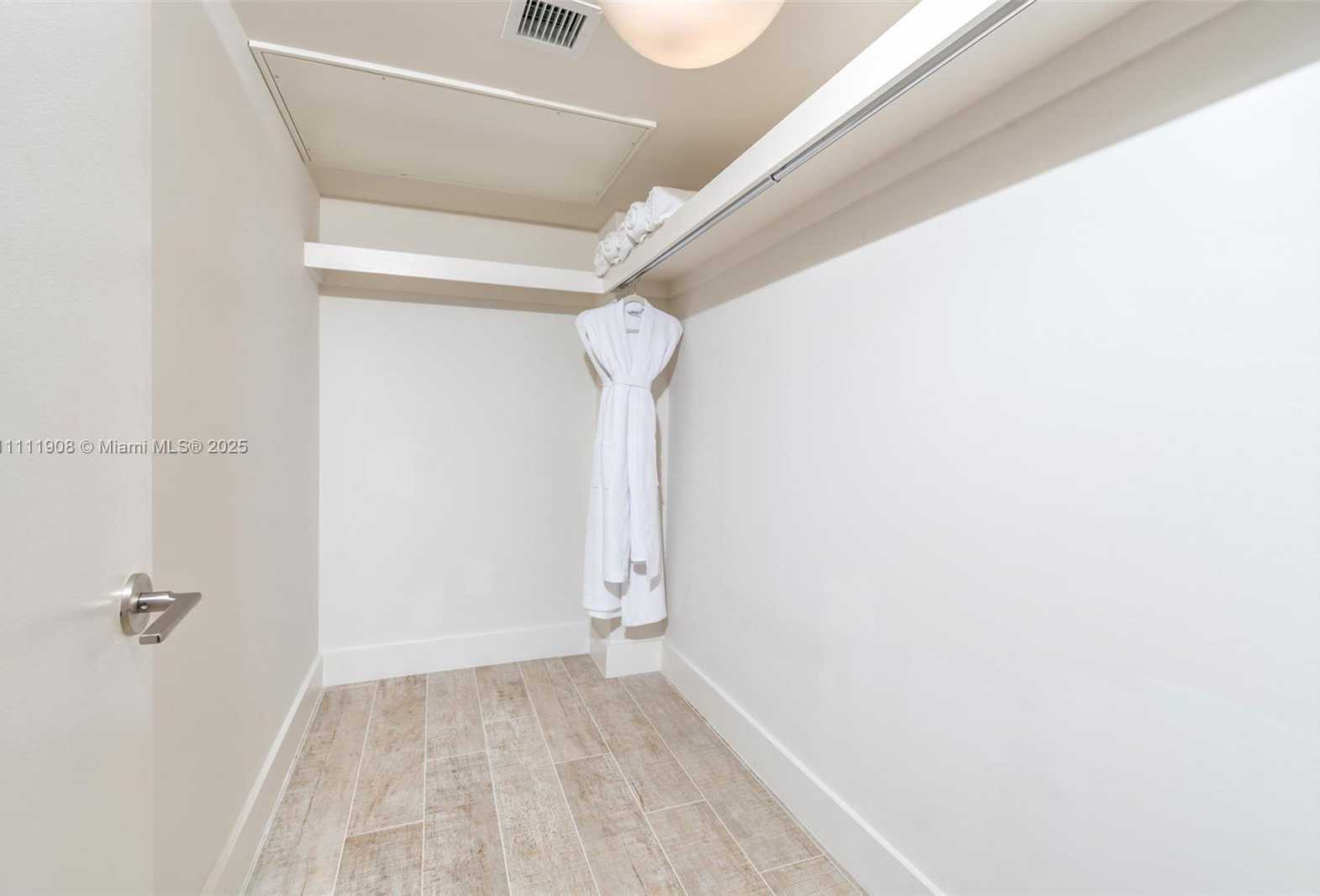 Small Image of 102 24TH ST #1019, Miami Beach Number 7