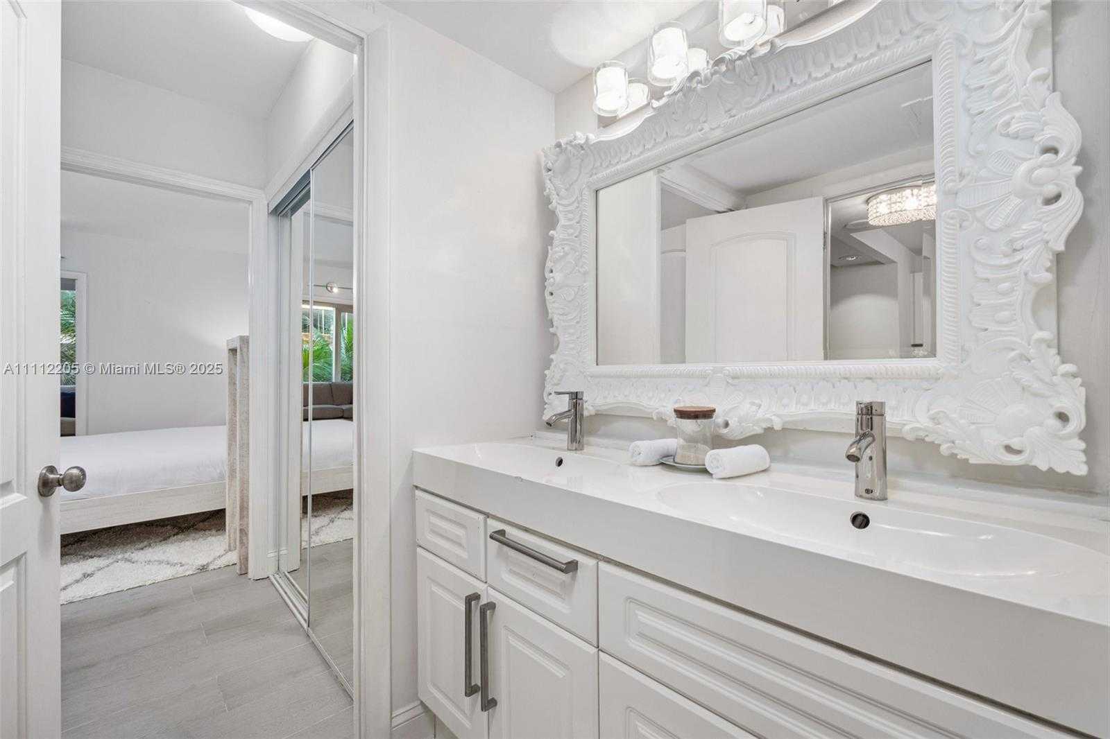 Small Image of 2301 COLLINS AVE #328, Miami Beach Number 15