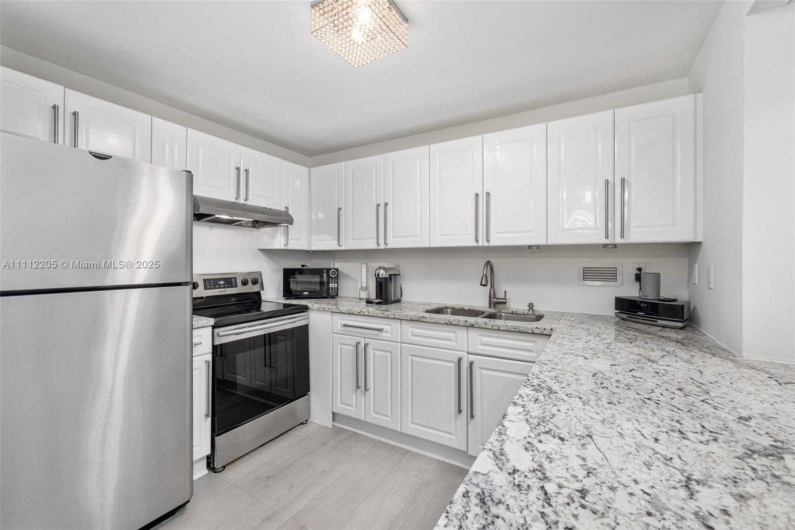 Small Image of 2301 COLLINS AVE #328, Miami Beach Number 3