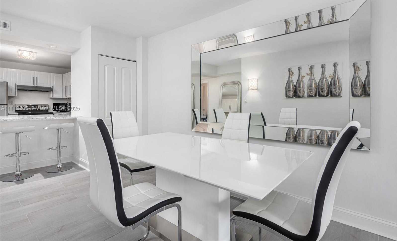 Small Image of 2301 COLLINS AVE #328, Miami Beach Number 4