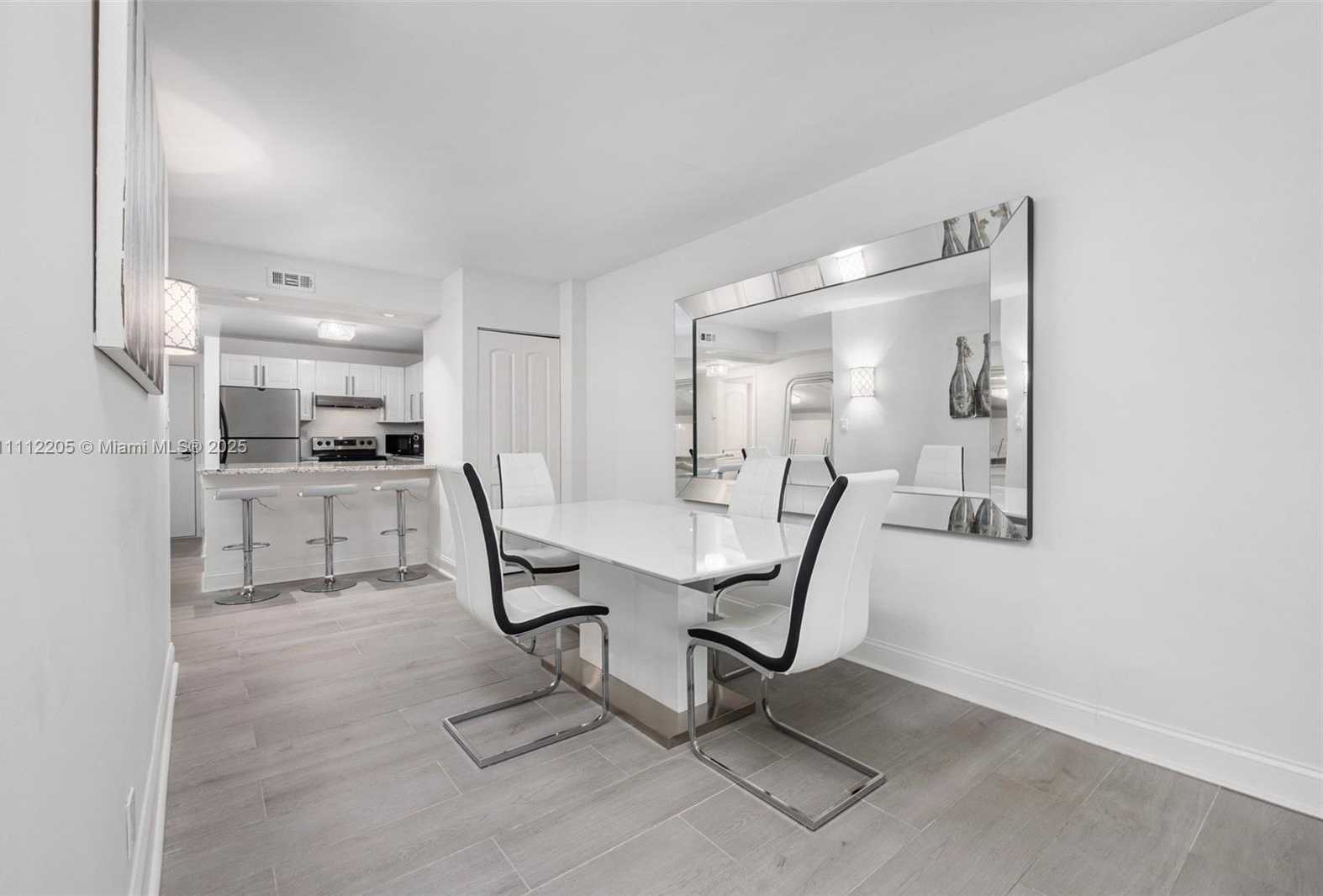 Small Image of 2301 COLLINS AVE #328, Miami Beach Number 9