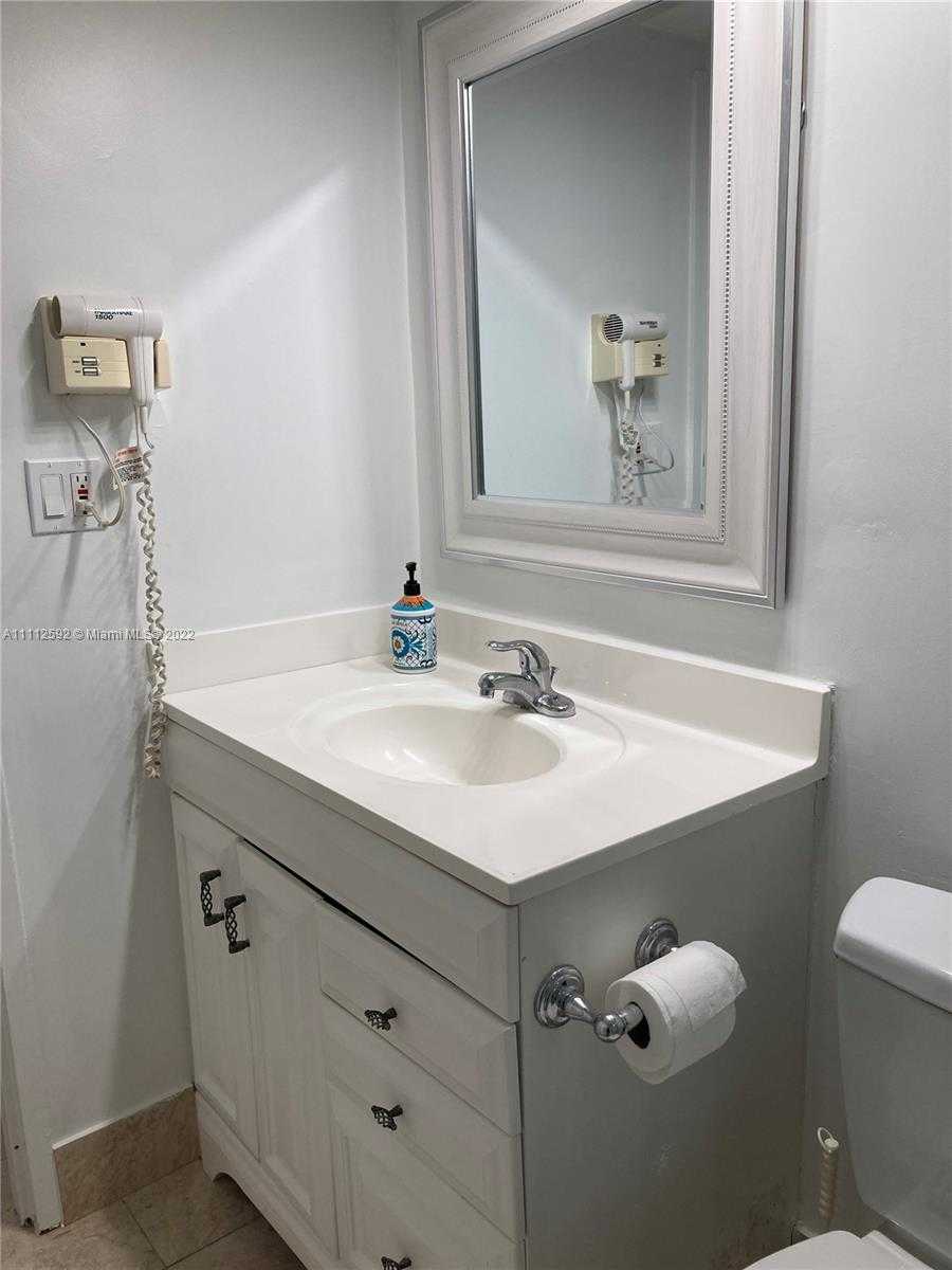 Small Image of 5161 COLLINS AVE #210, Miami Beach Number 15