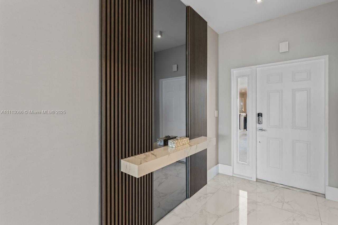 Small Image of 19143 FISHER ISLAND DR #19143, Miami Beach Number 18