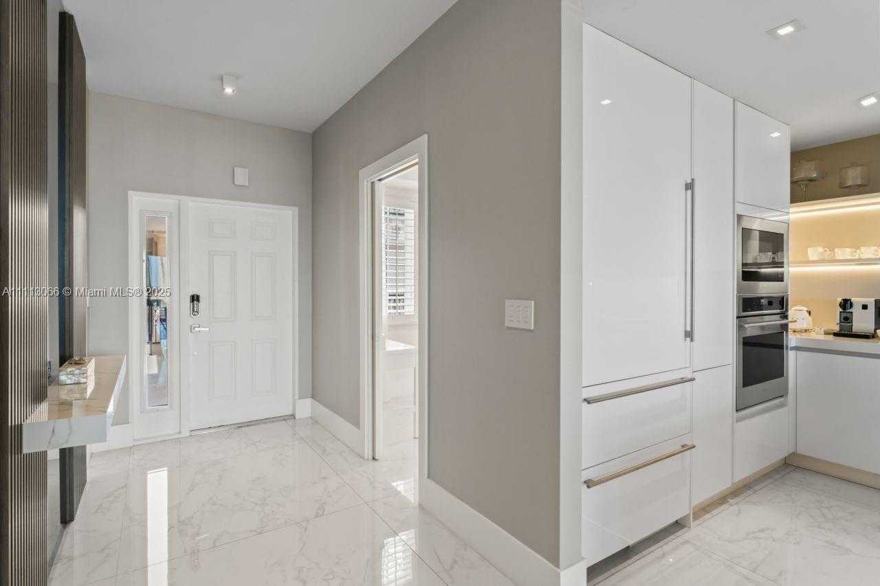 Small Image of 19143 FISHER ISLAND DR #19143, Miami Beach Number 19