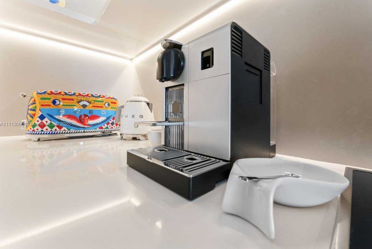 Small Image of 19143 FISHER ISLAND DR #19143, Miami Beach Number 21