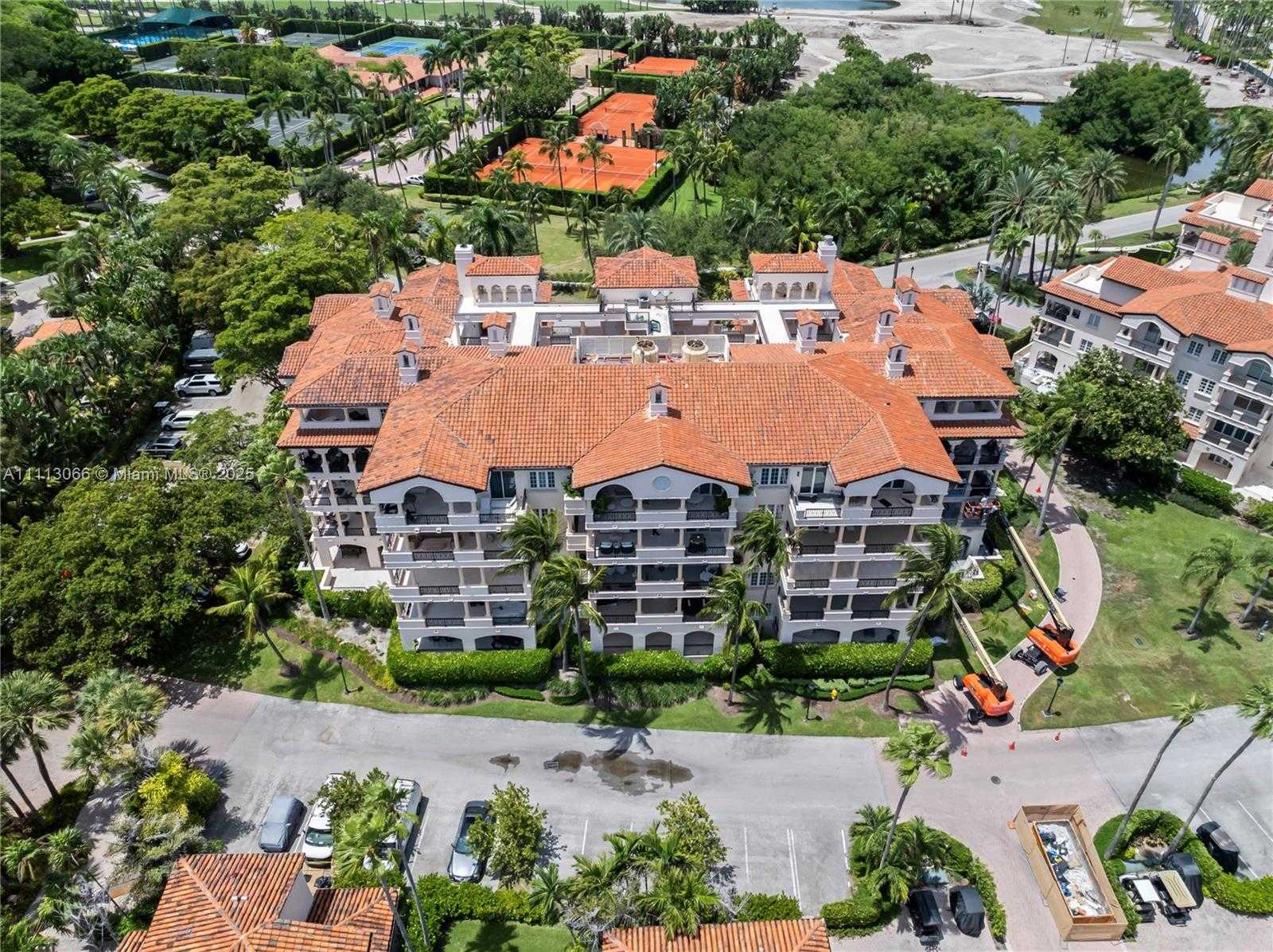 Small Image of 19143 FISHER ISLAND DR #19143, Miami Beach Number 6