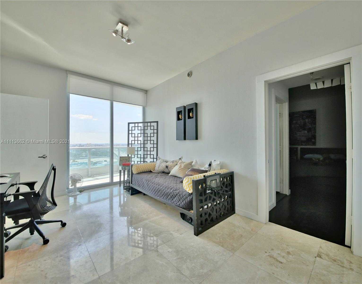 Small Image of 900 Biscayne Blvd, Miami, FL 33132, USA Number 3