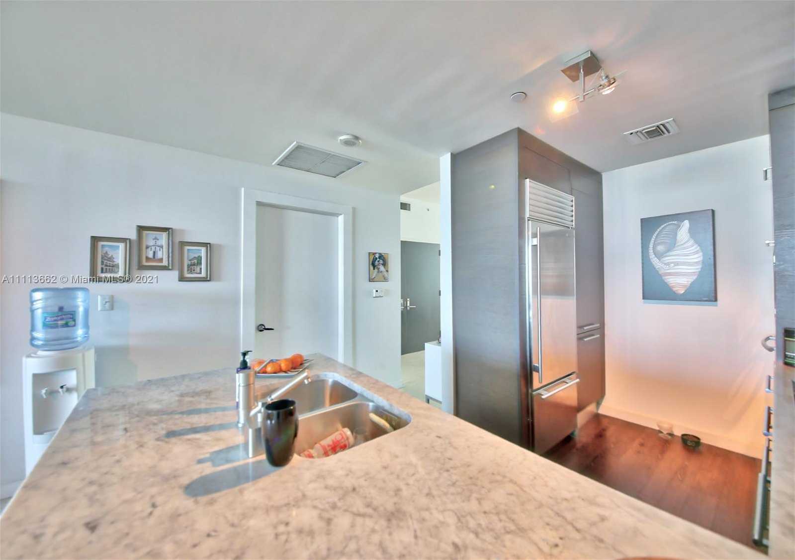 Small Image of 900 Biscayne Blvd, Miami, FL 33132, USA Number 4