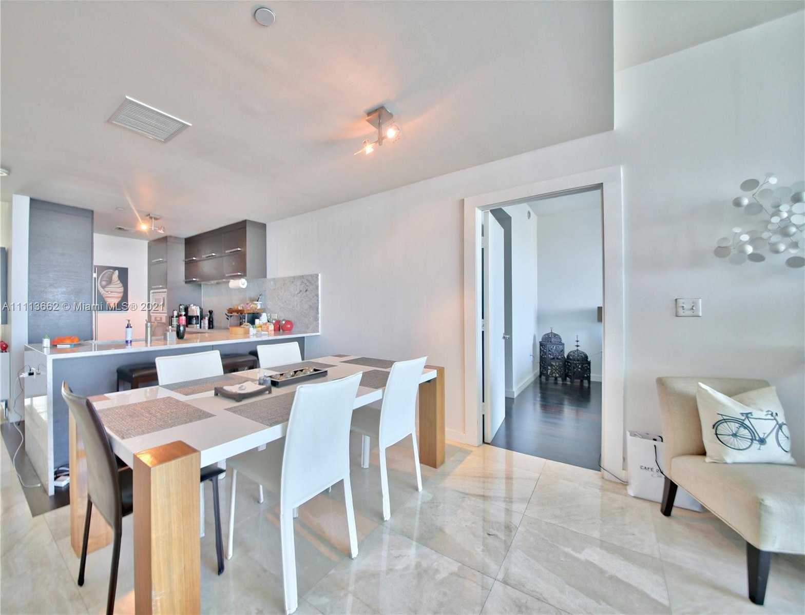 Small Image of 900 Biscayne Blvd, Miami, FL 33132, USA Number 5
