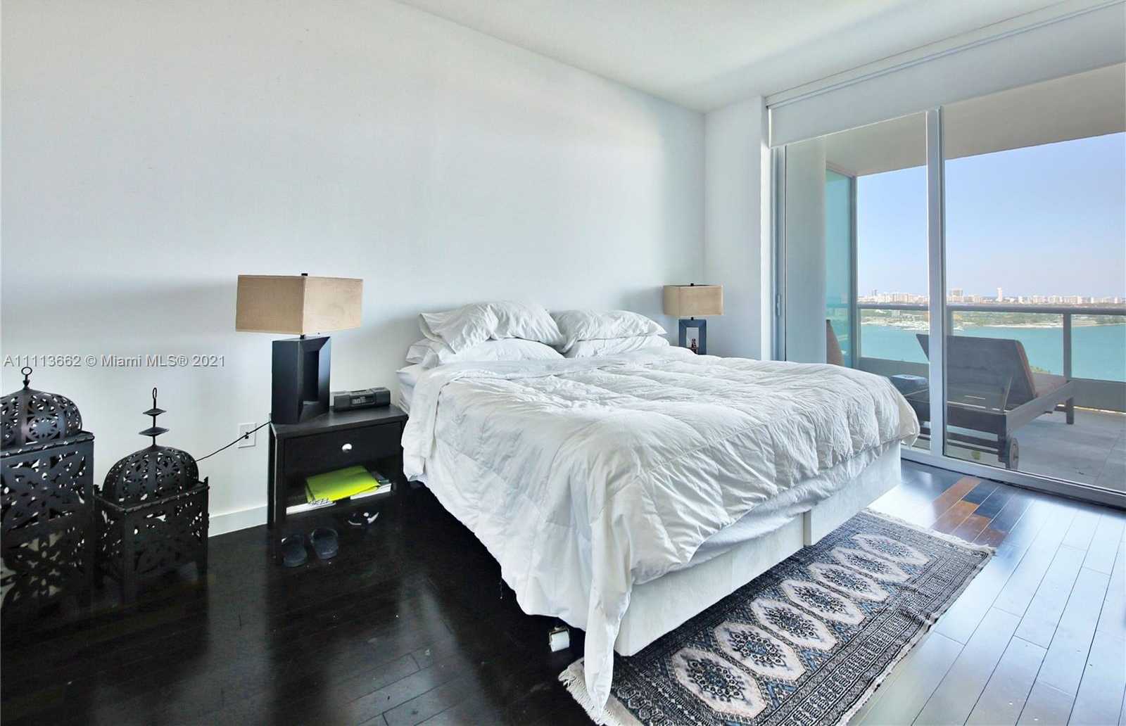 Small Image of 900 Biscayne Blvd, Miami, FL 33132, USA Number 7