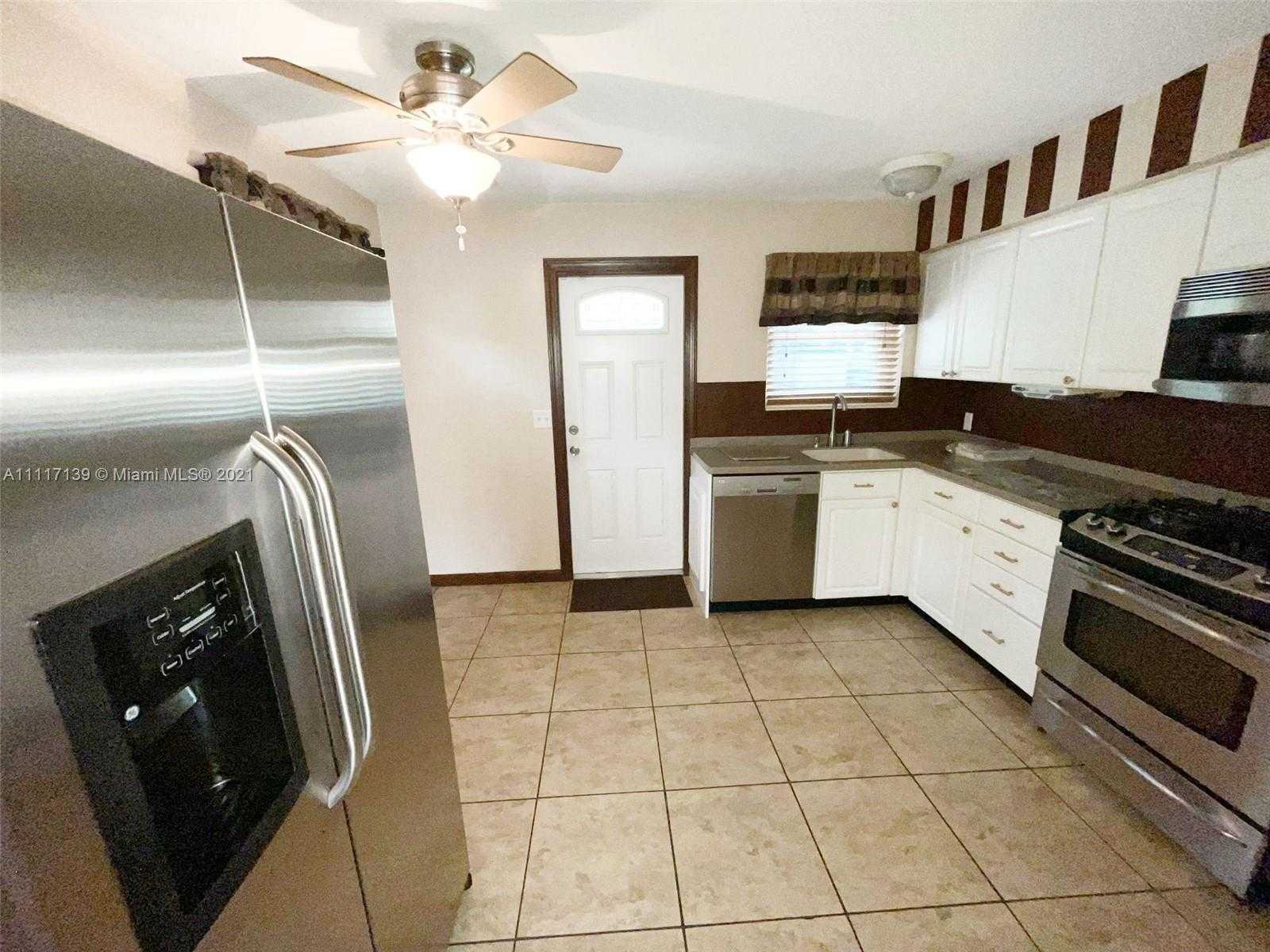 Small Image of 421 47th St, West Palm Beach, FL 33407, USA Number 10