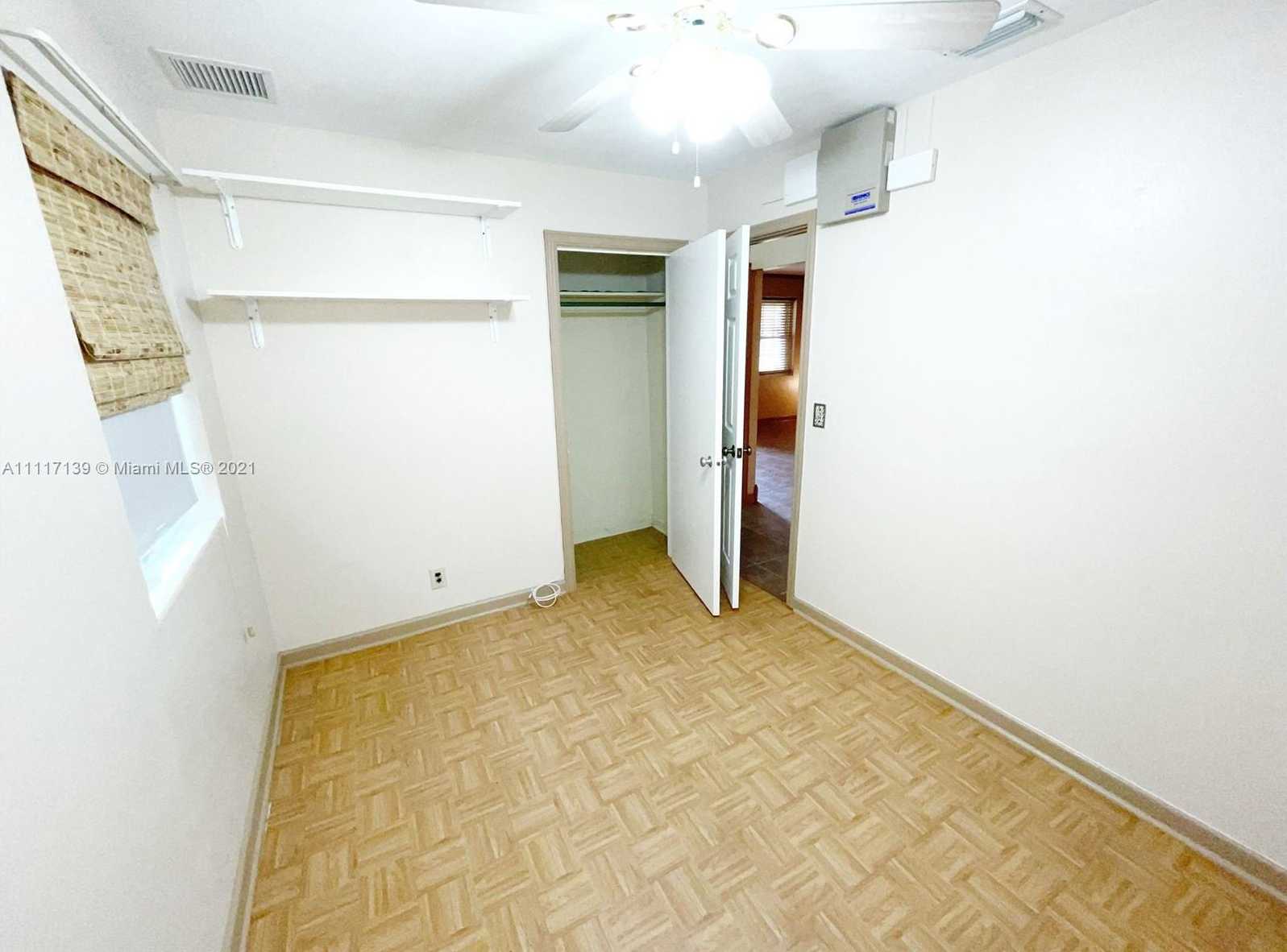 Small Image of 421 47th St, West Palm Beach, FL 33407, USA Number 12