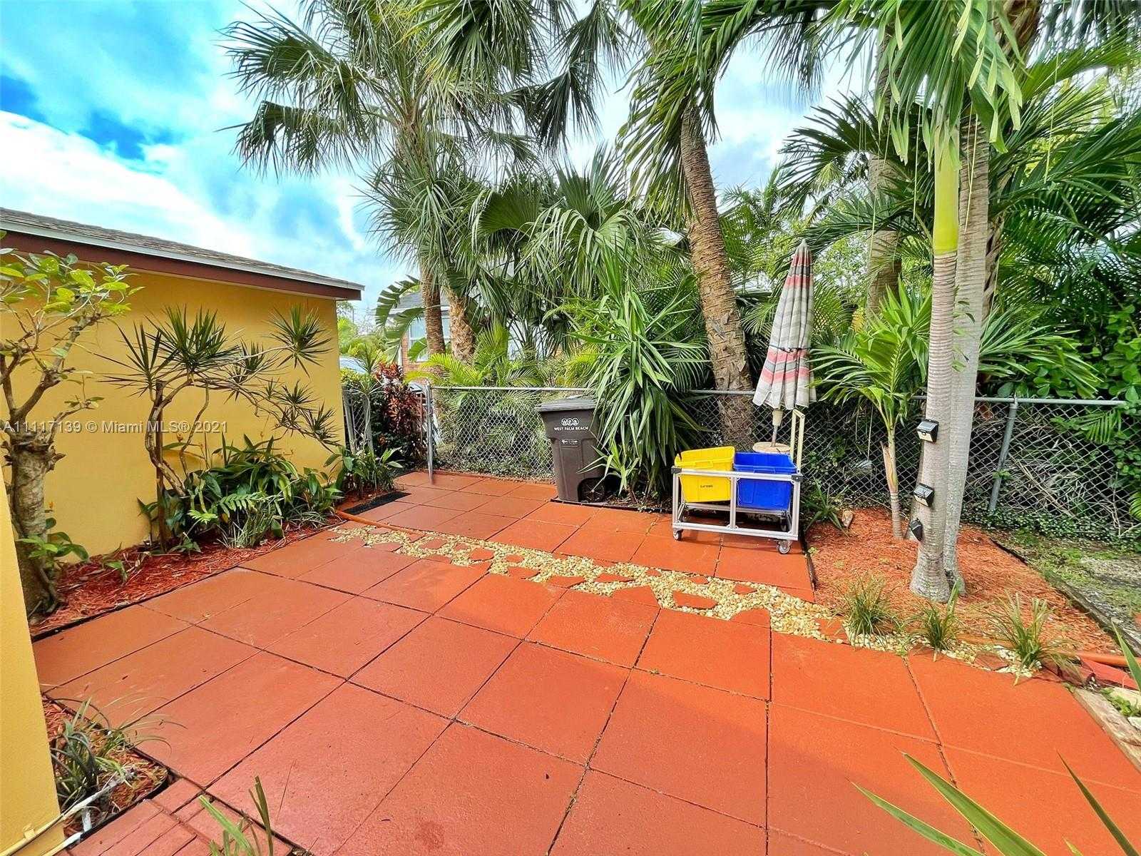 Small Image of 421 47th St, West Palm Beach, FL 33407, USA Number 4
