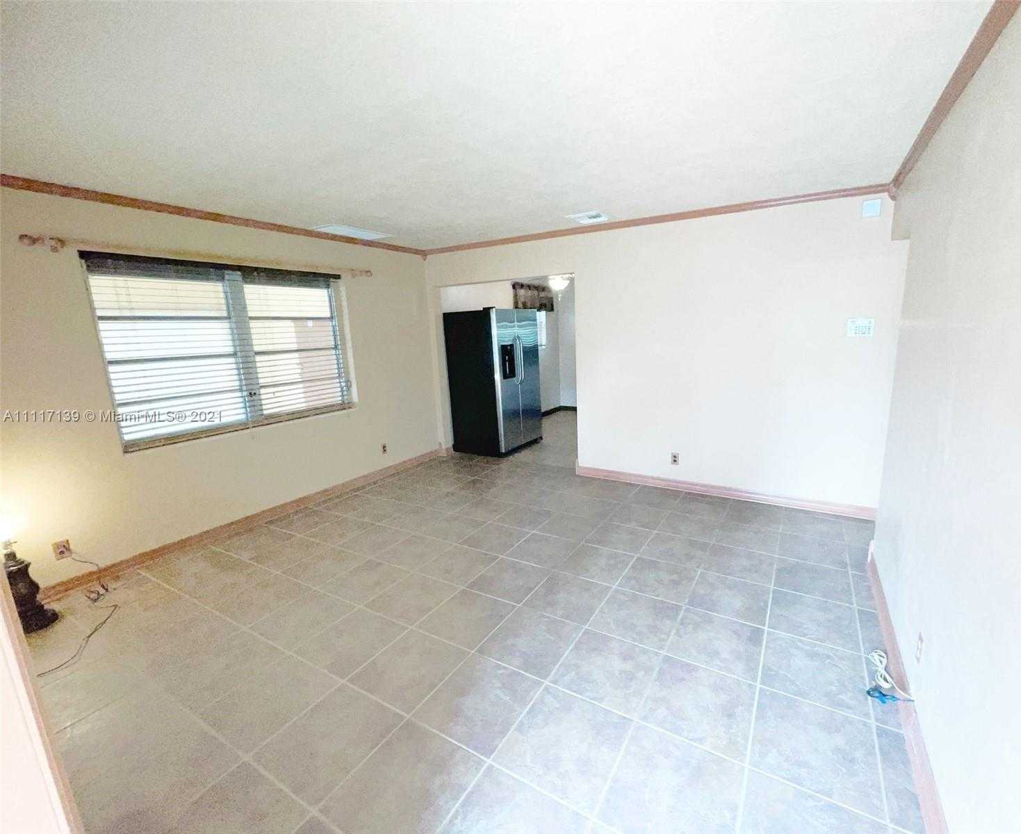 Small Image of 421 47th St, West Palm Beach, FL 33407, USA Number 8