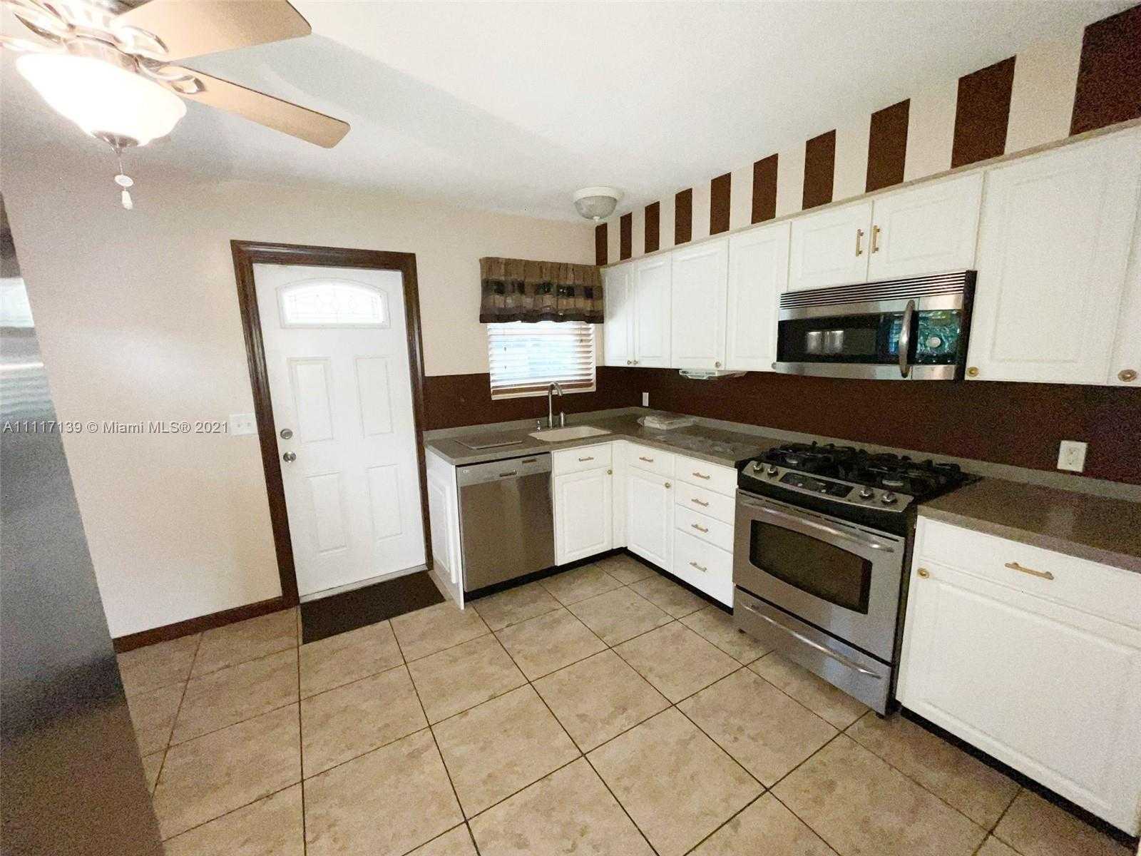Small Image of 421 47th St, West Palm Beach, FL 33407, USA Number 9