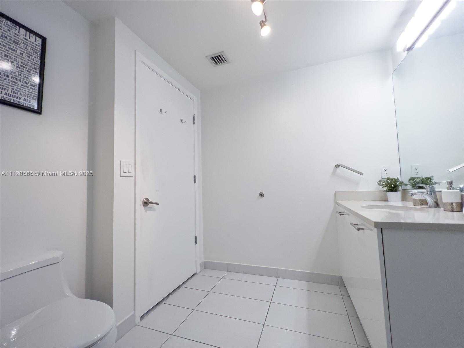 Small Image of 3250 NE 1st Ave, Miami, FL 33137, USA Number 15