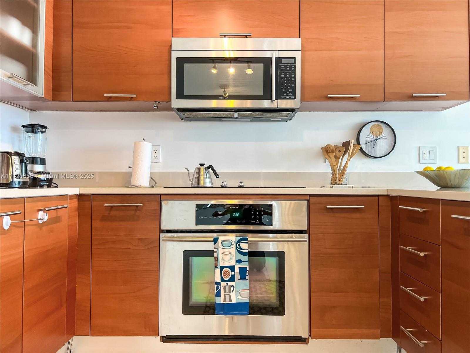 Small Image of 3250 NE 1st Ave, Miami, FL 33137, USA Number 4