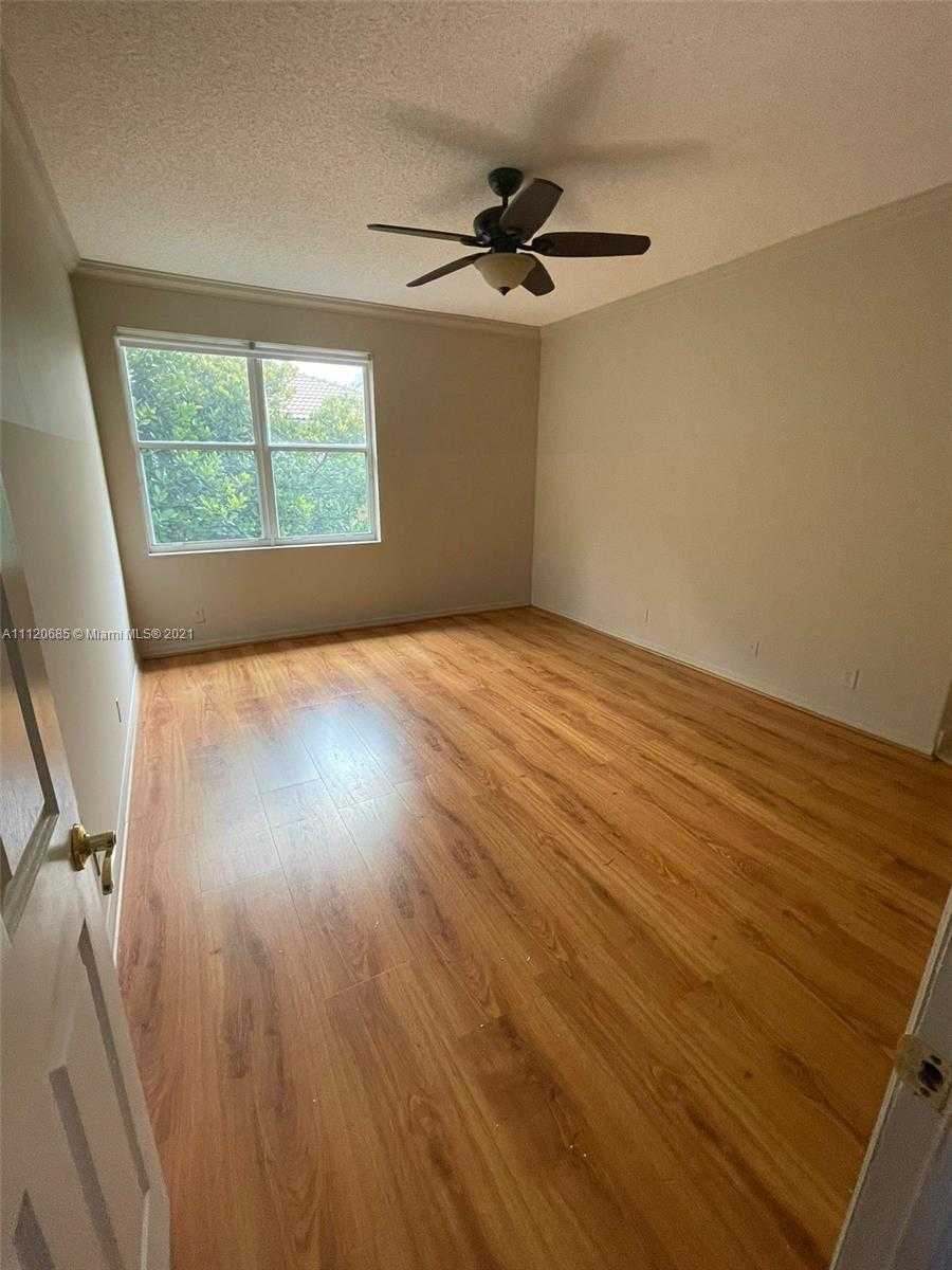 Small Image of 3820 SW 48th Ave, Pembroke Park, FL 33023, USA Number 12