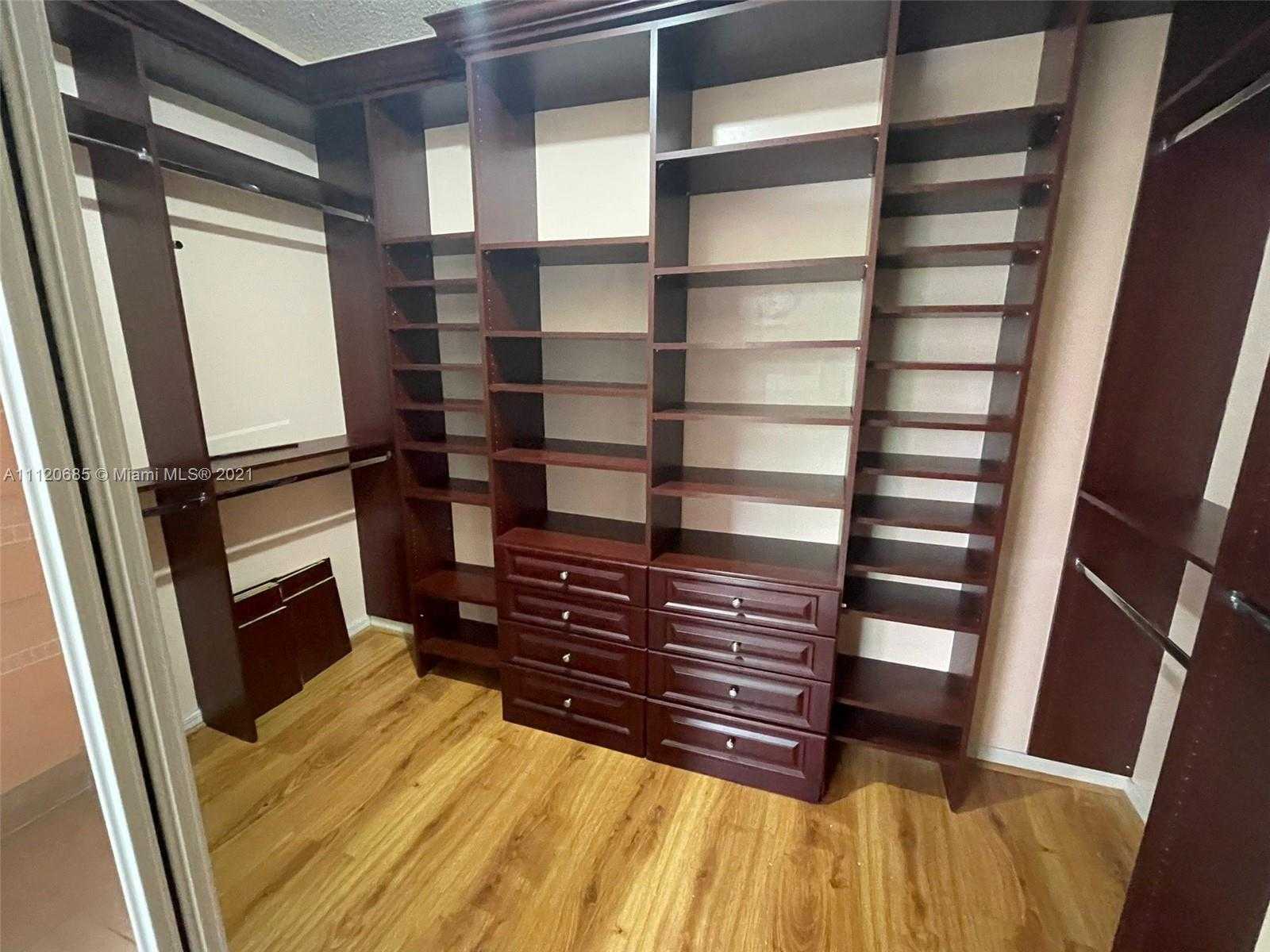 Small Image of 3820 SW 48th Ave, Pembroke Park, FL 33023, USA Number 13