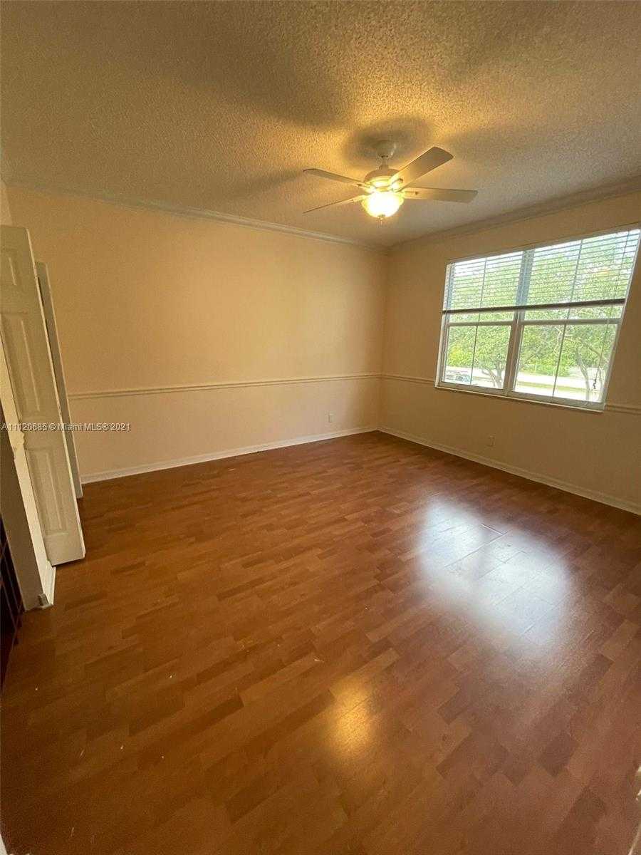 Small Image of 3820 SW 48th Ave, Pembroke Park, FL 33023, USA Number 16