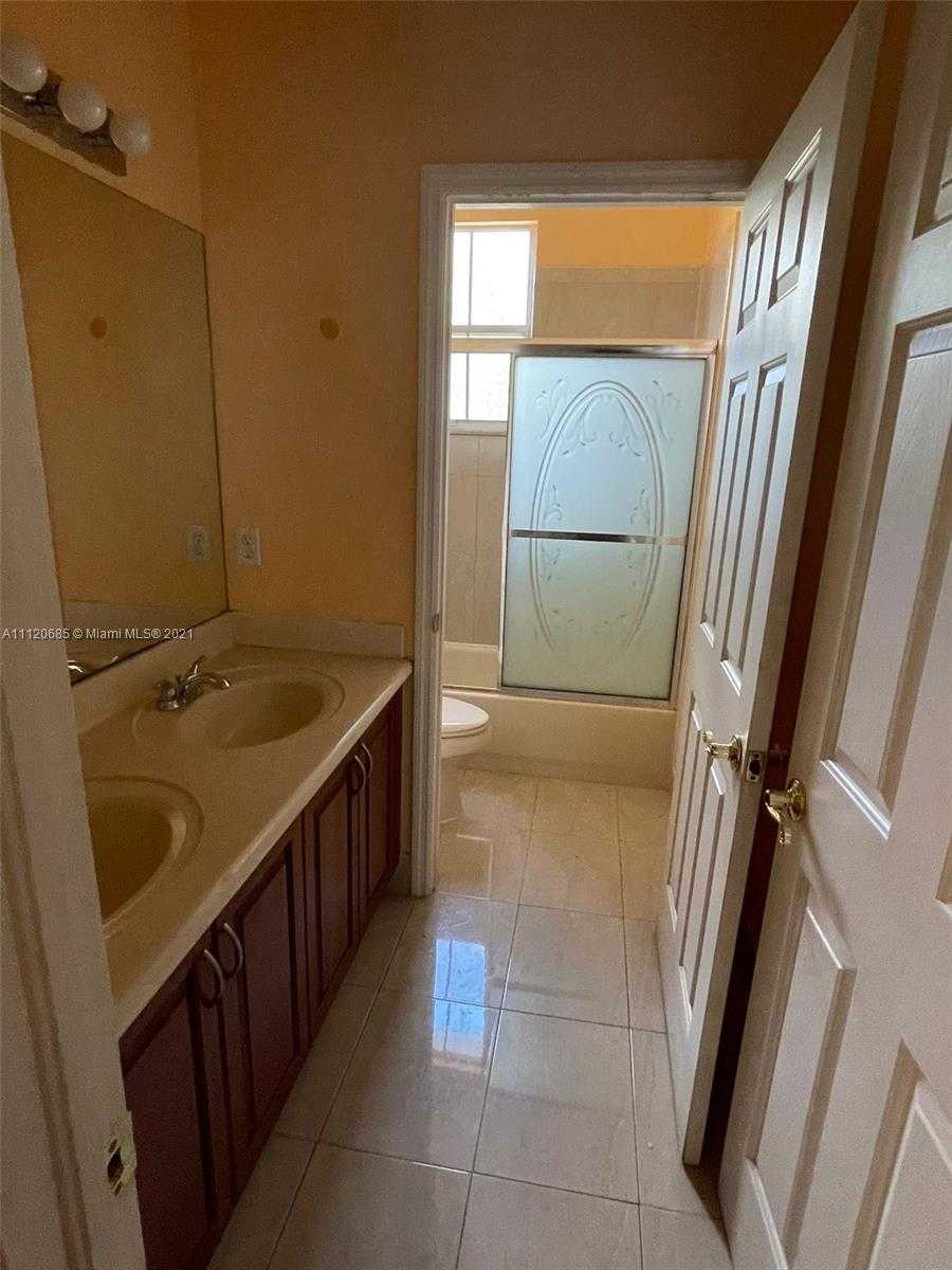 Small Image of 3820 SW 48th Ave, Pembroke Park, FL 33023, USA Number 18