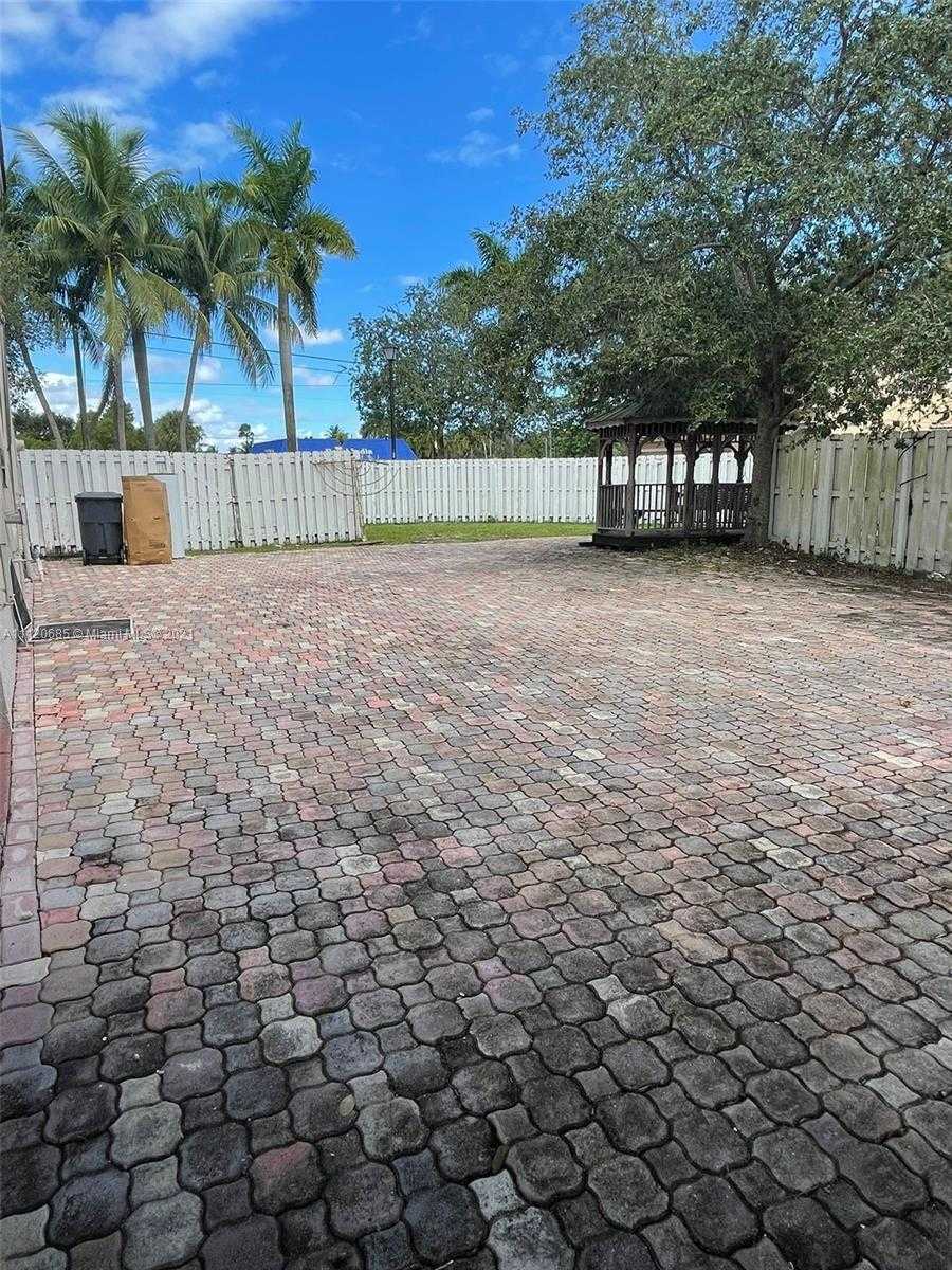 Small Image of 3820 SW 48th Ave, Pembroke Park, FL 33023, USA Number 22